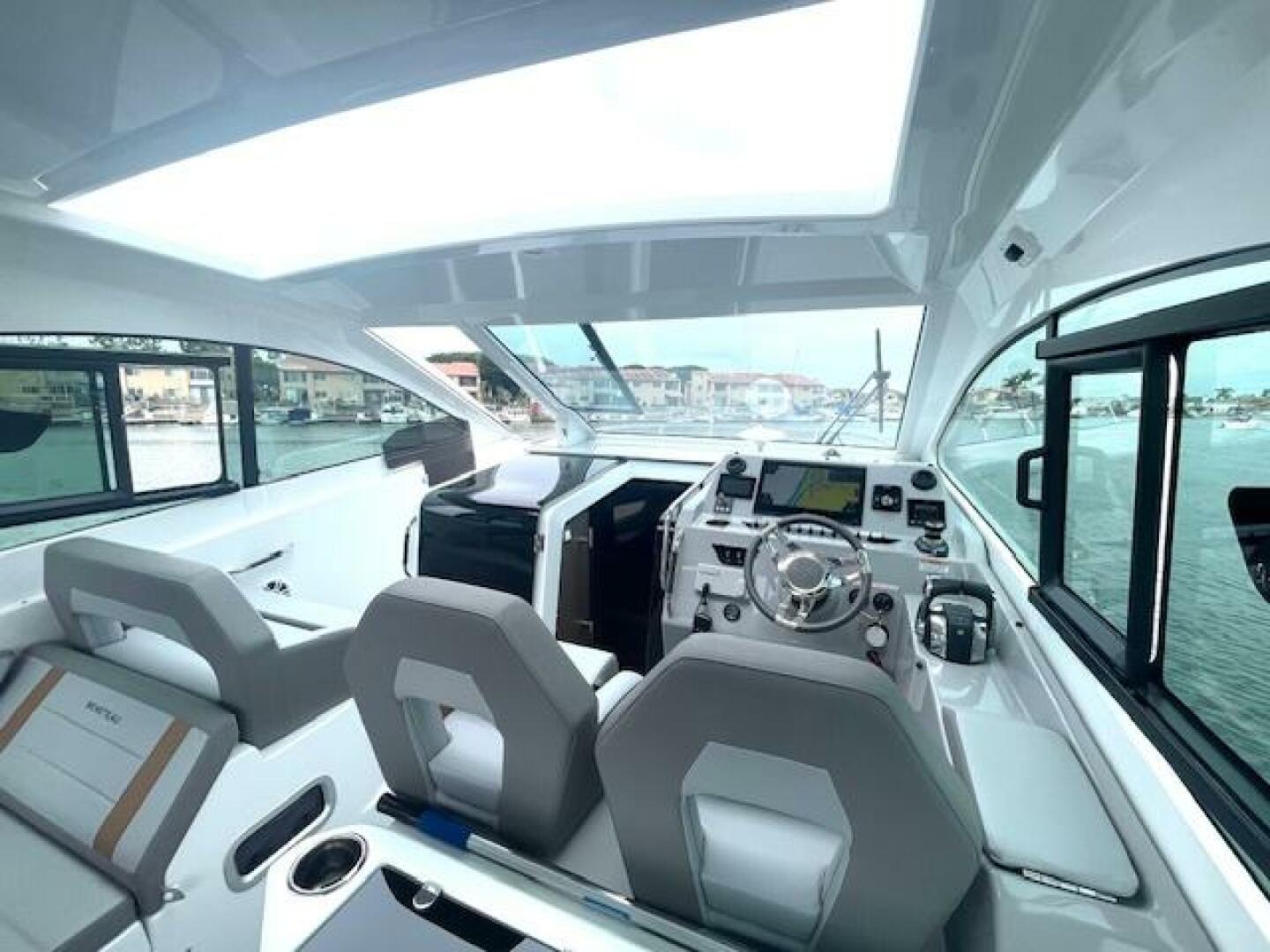 2022 Beneteau 32 Gran Turismo - Image 3