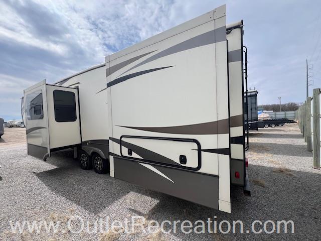 2018 Keystone Montana 3820FK - Image 5