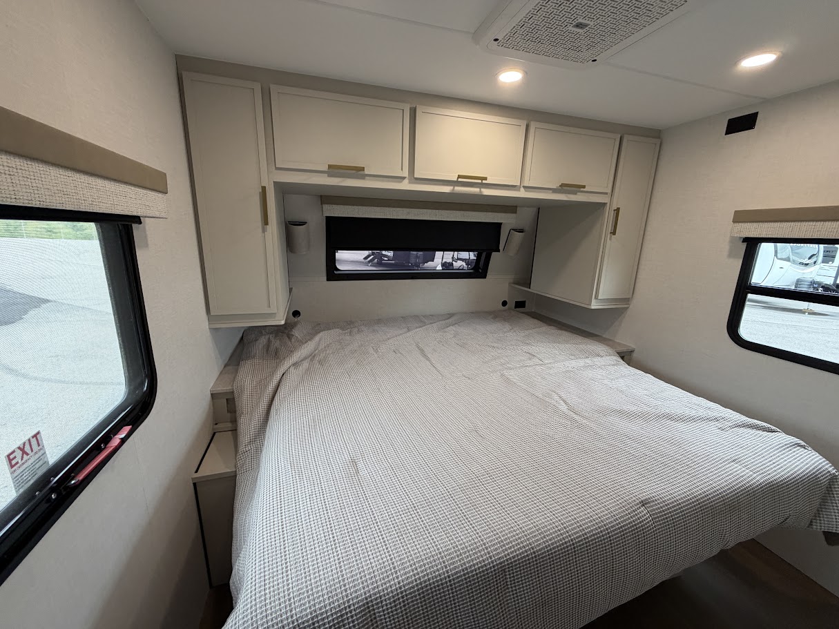 2027 VENTURE RV STRATUS 261VRB - Image 43
