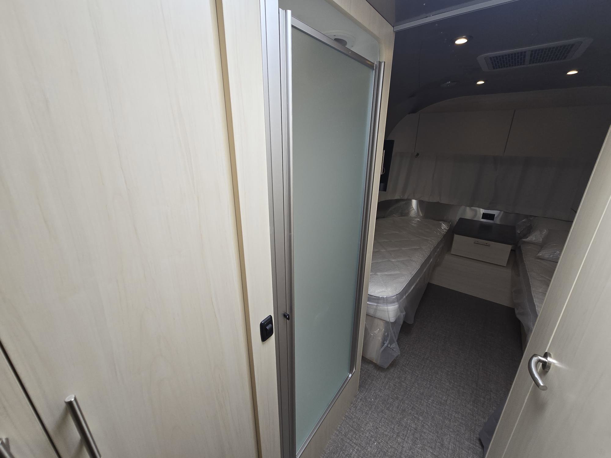 2026 AIRSTREAM FLYING CLOUD 27FBT - Image 18