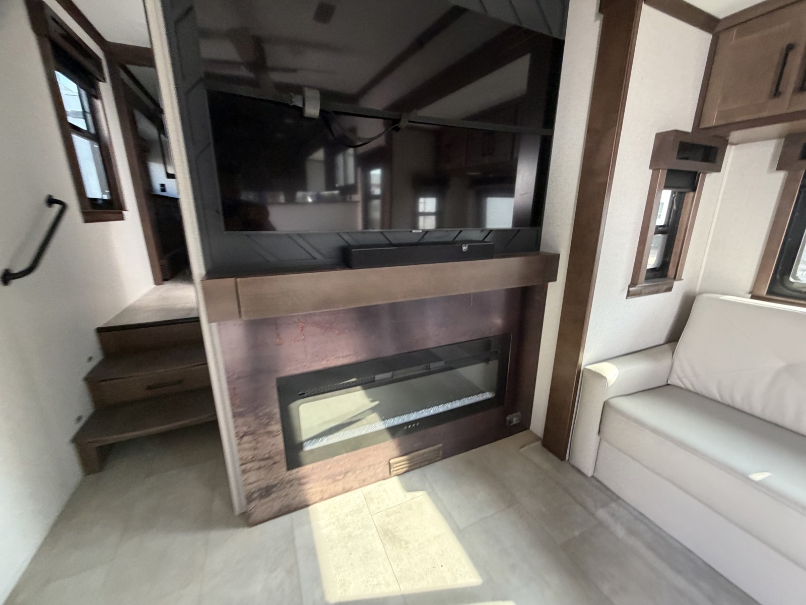 2025 FOREST RIVER 421FK - Image 56