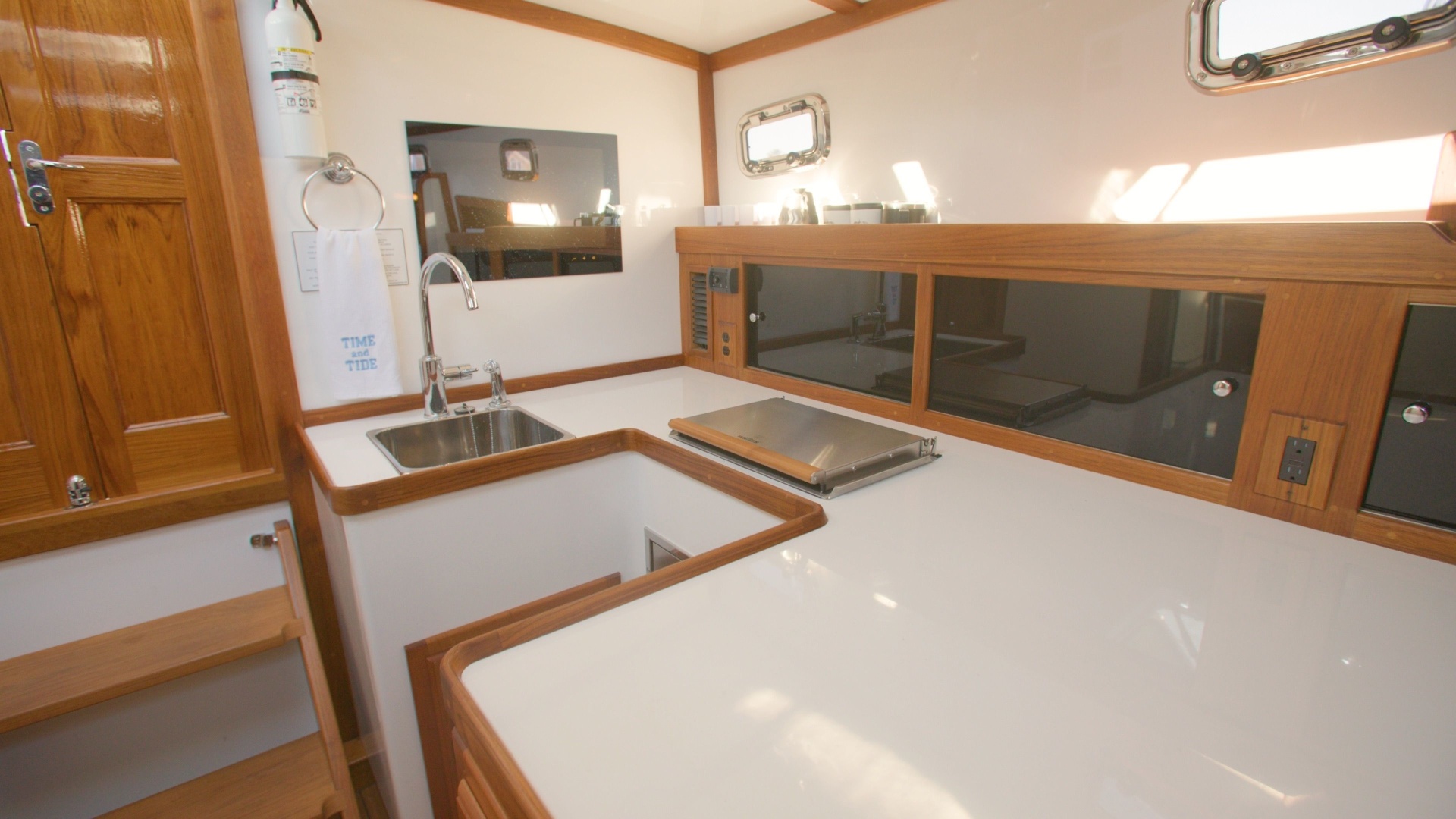2022 Ellis 36 Express Cruiser - Image 24