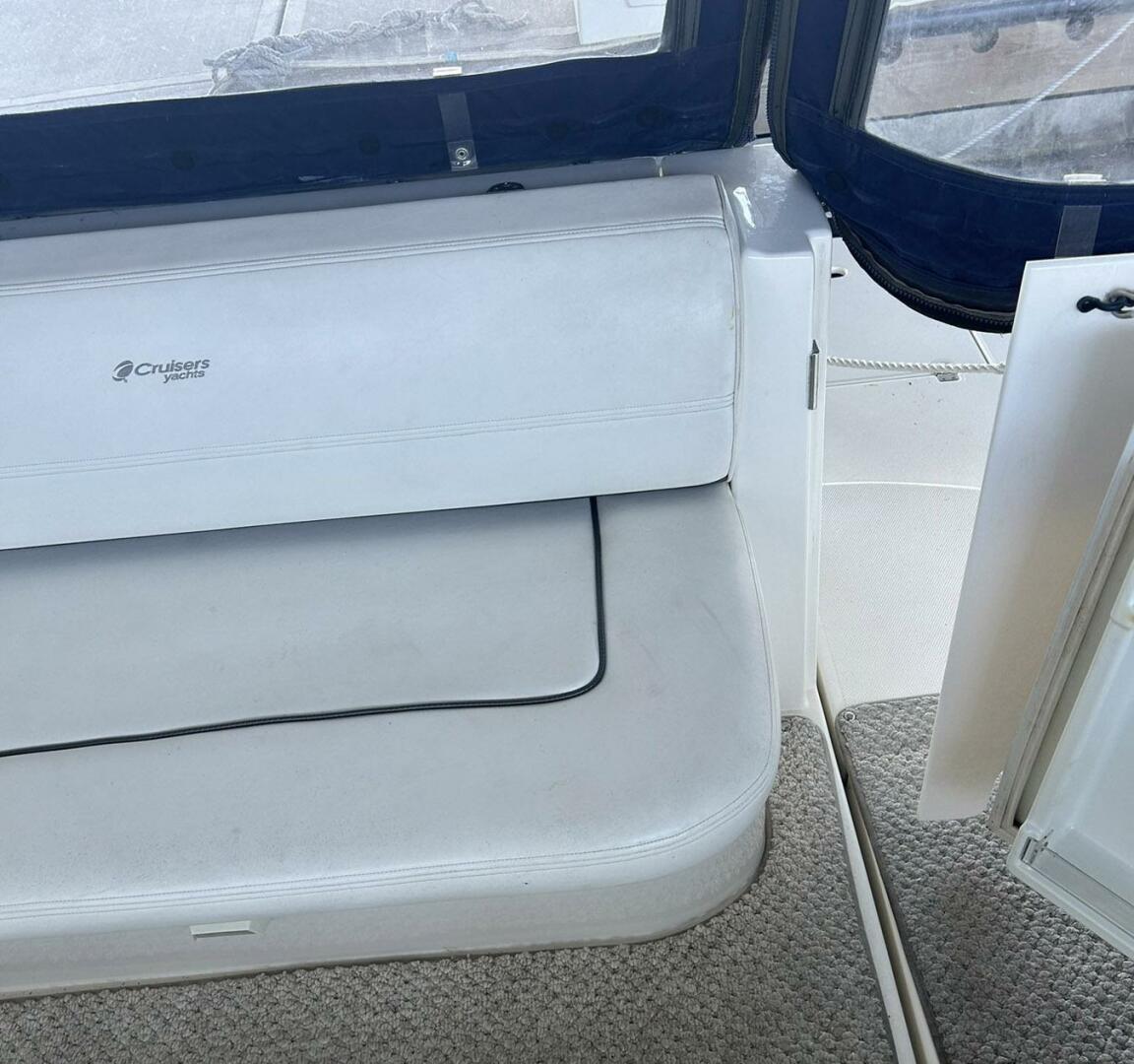2006 Cruisers Yachts 370 Express - Image 13