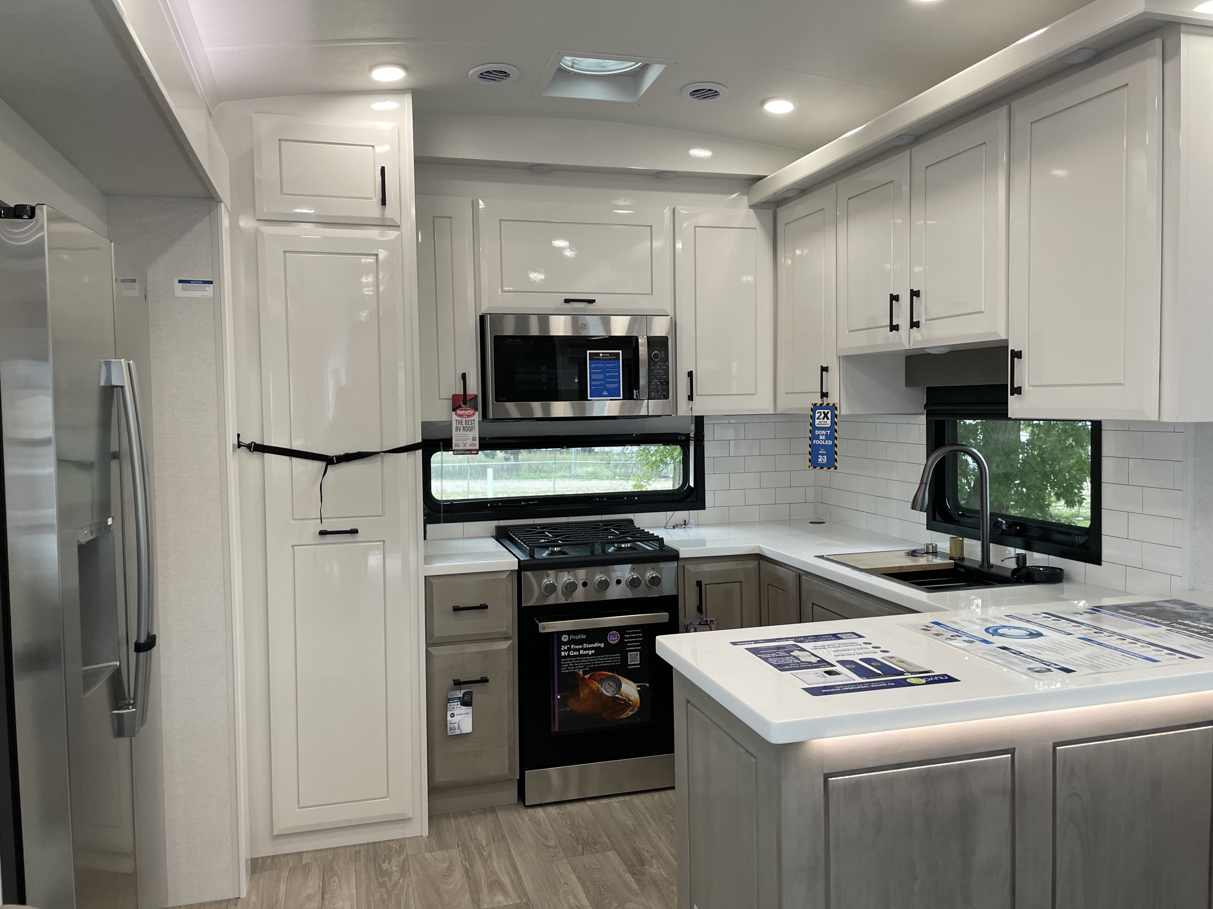 2027 Jayco Pinnacle 38FBRK - Image 12