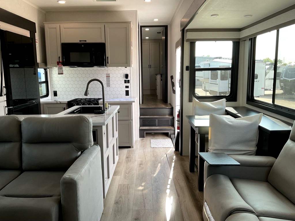 2026 JAYCO SEISMIC 395 - Image 21