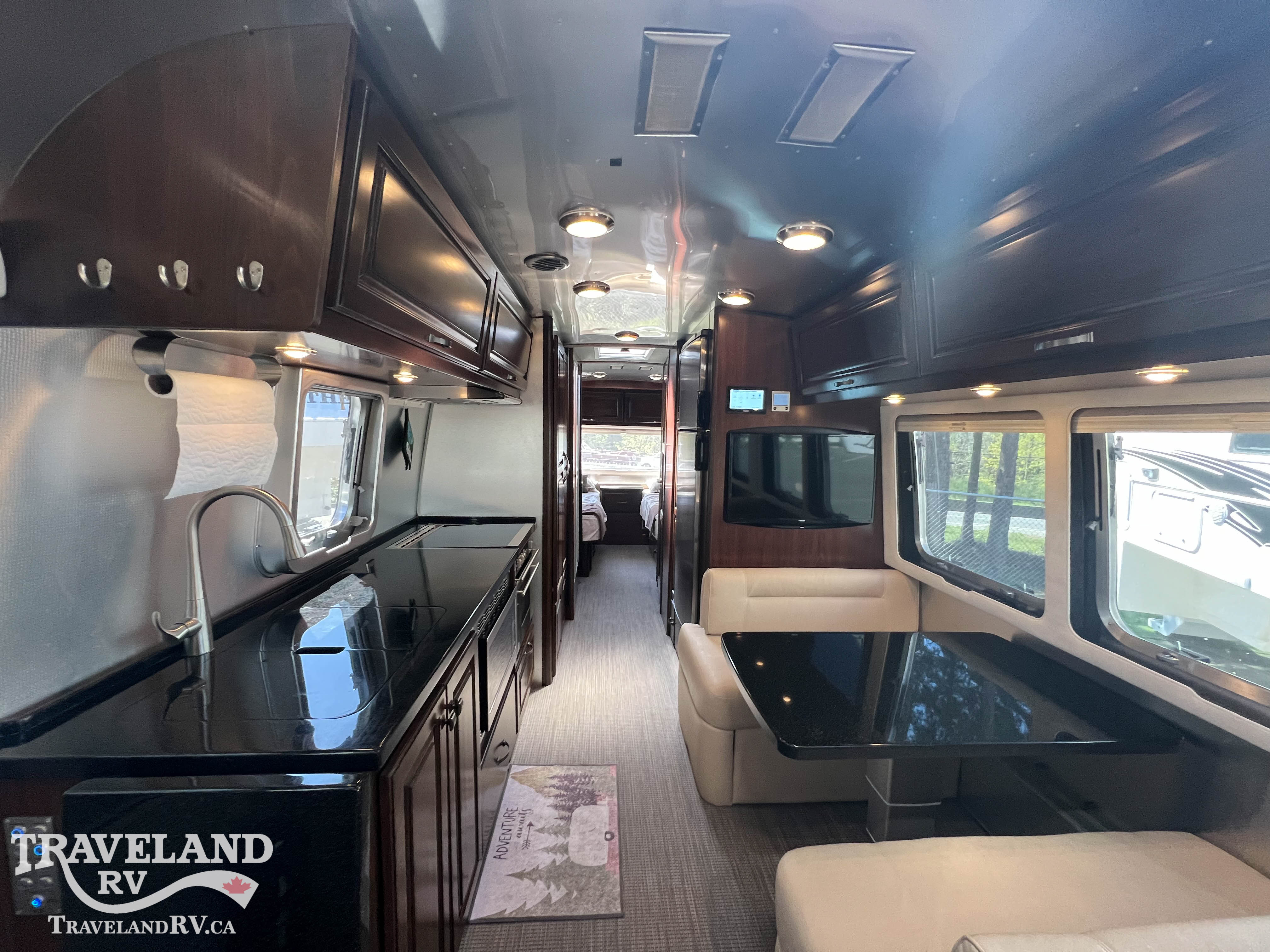 2020 Airstream Classic 30RB Twin - Image 6