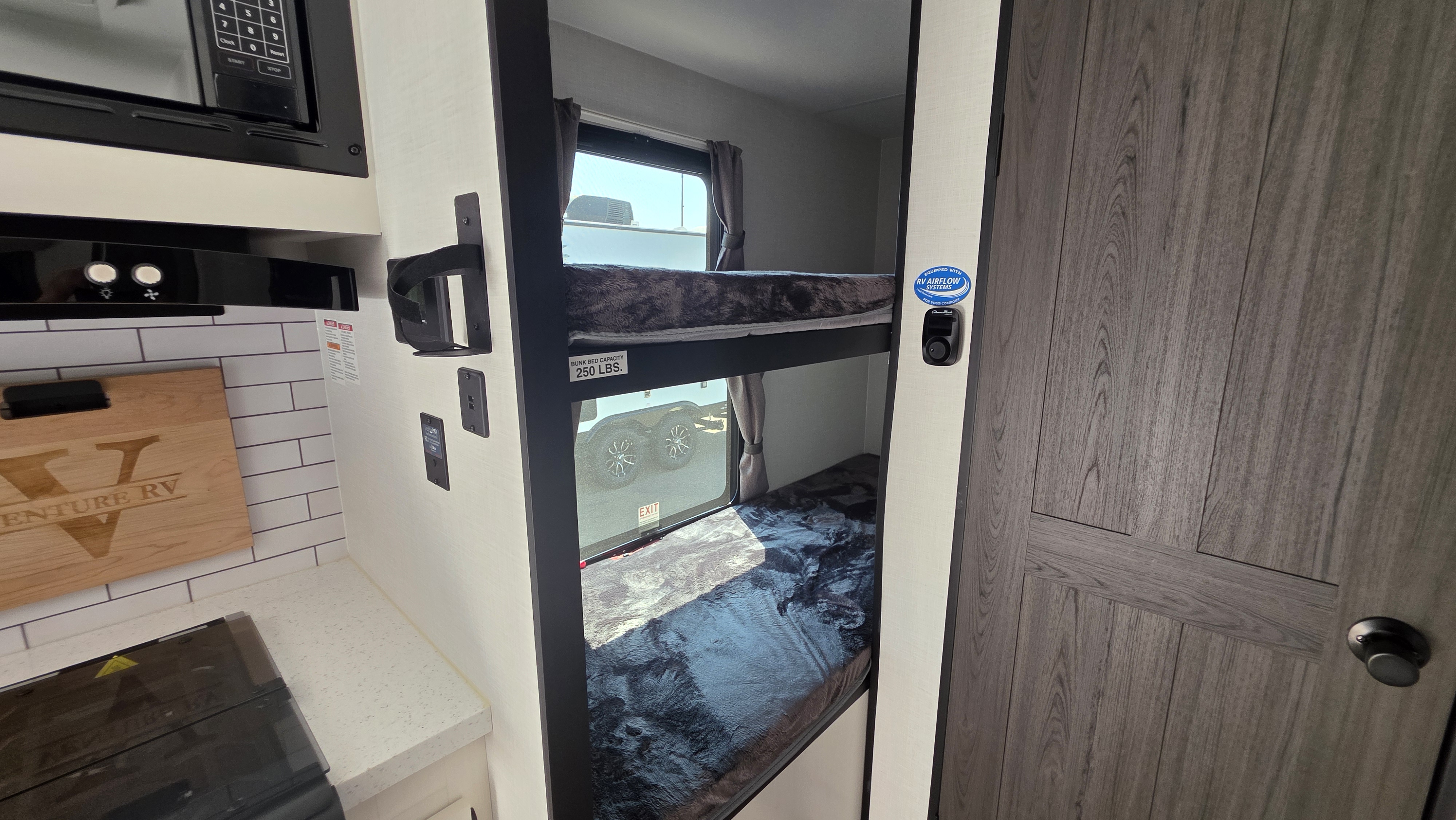 2027 VENTURE RV SPORTTREK STINGER 222VUD - Image 14