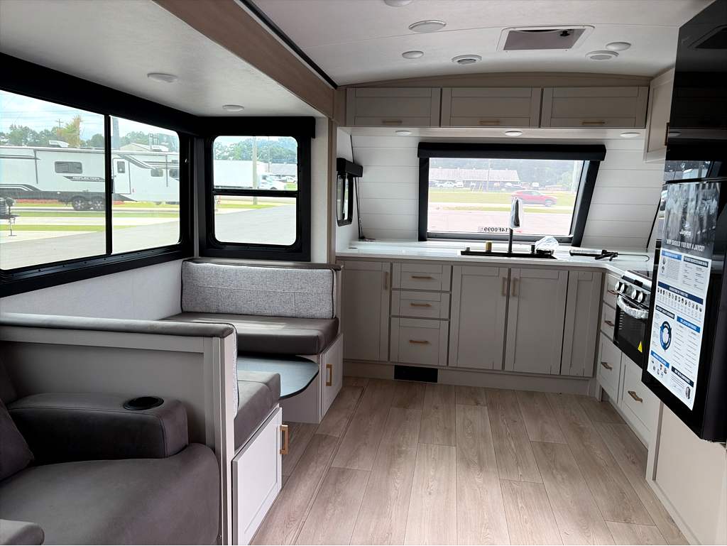 2027 JAYCO JAY FEATHER 26FK - Image 23