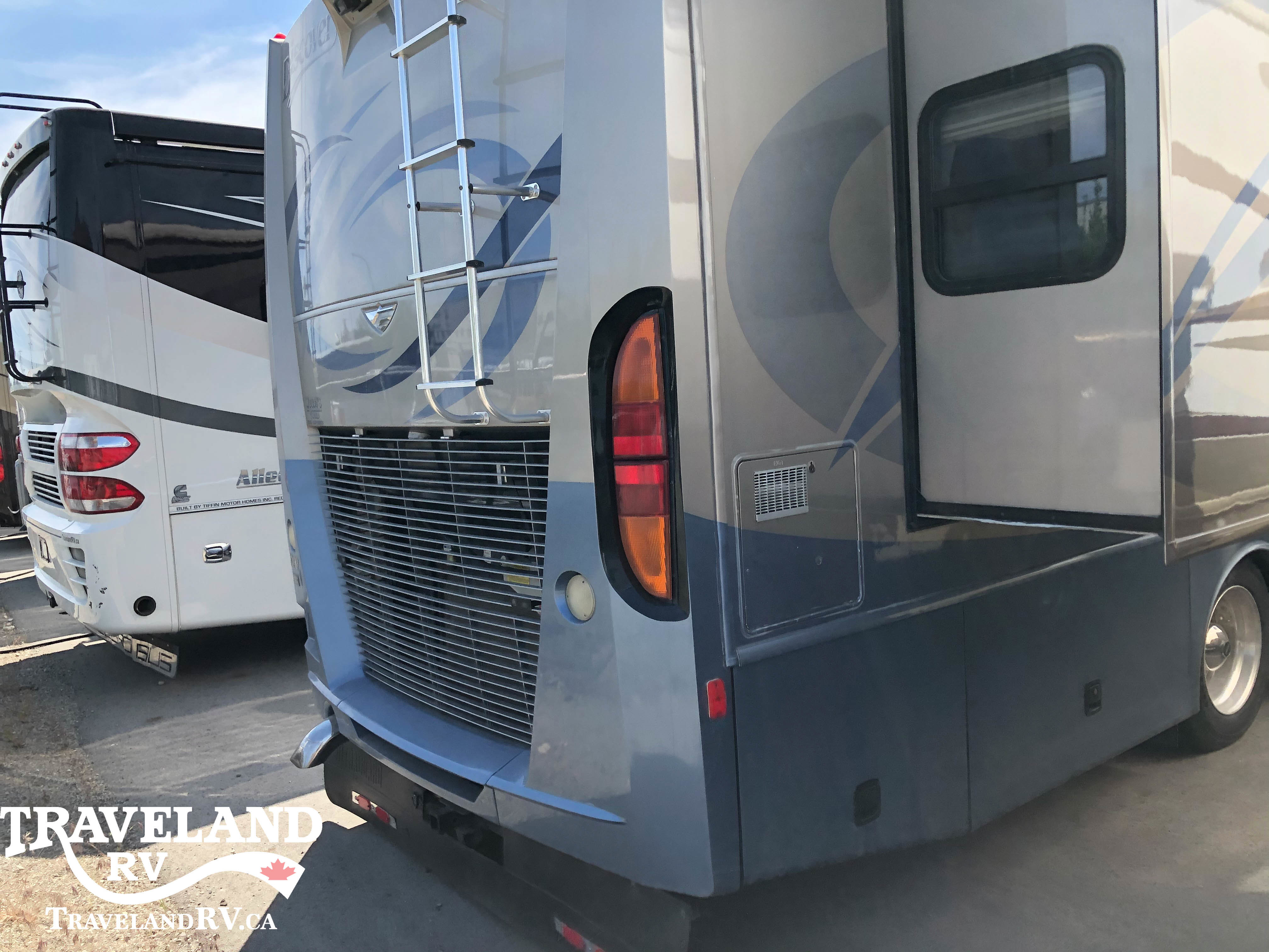 2007 Fleetwood Discovery 40X - Image 4