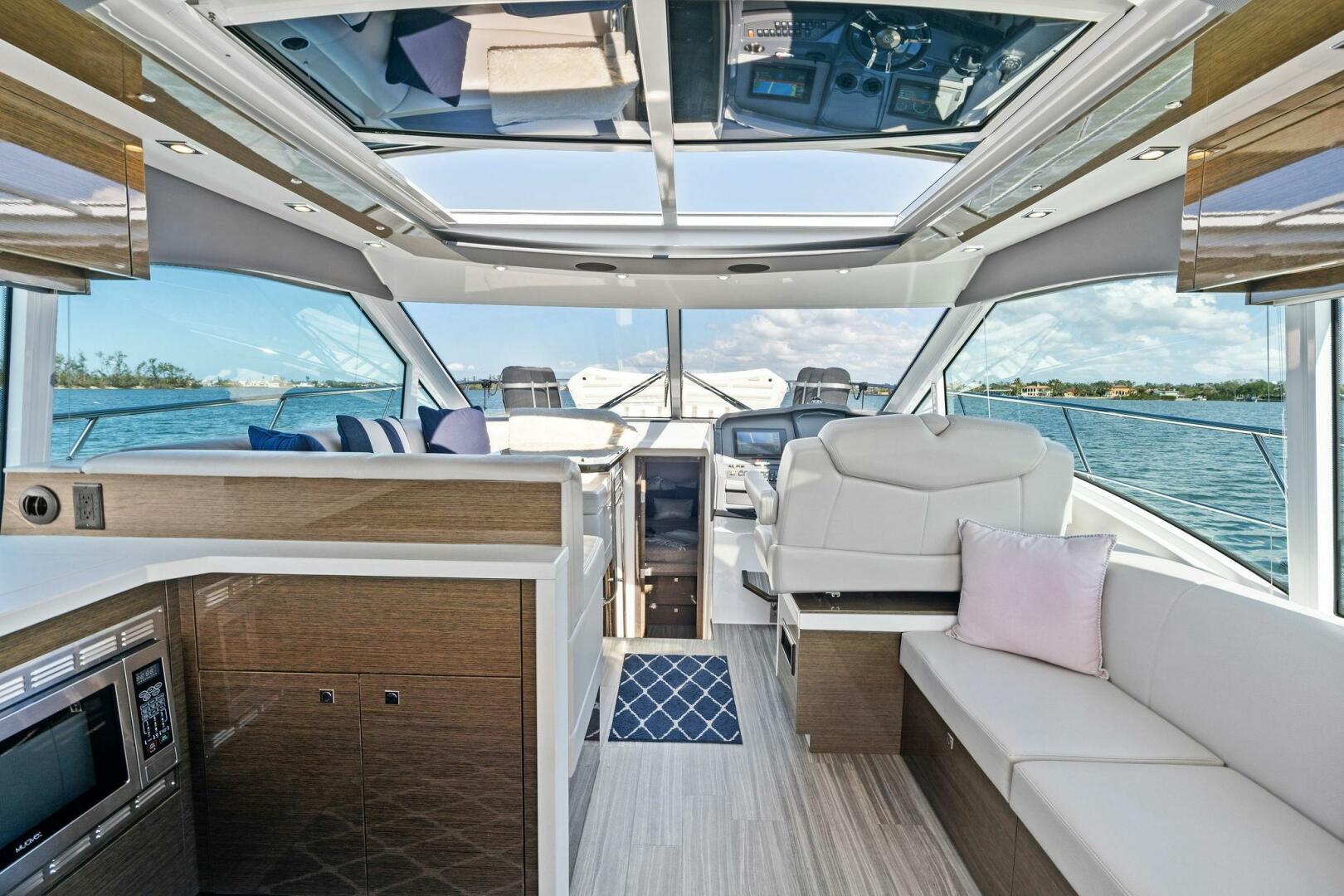 2019 Cruisers Yachts 45 Cantius - Image 38
