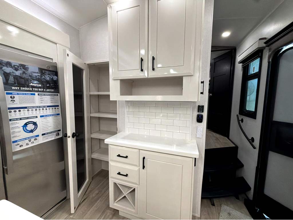 2027 JAYCO PINNACLE 32RLTS - Image 26