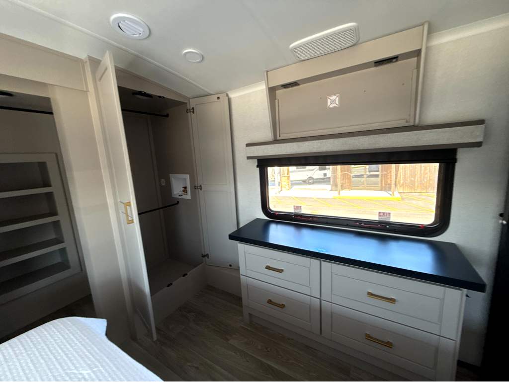 2027 JAYCO NORTH POINT 375TBDB - Image 26