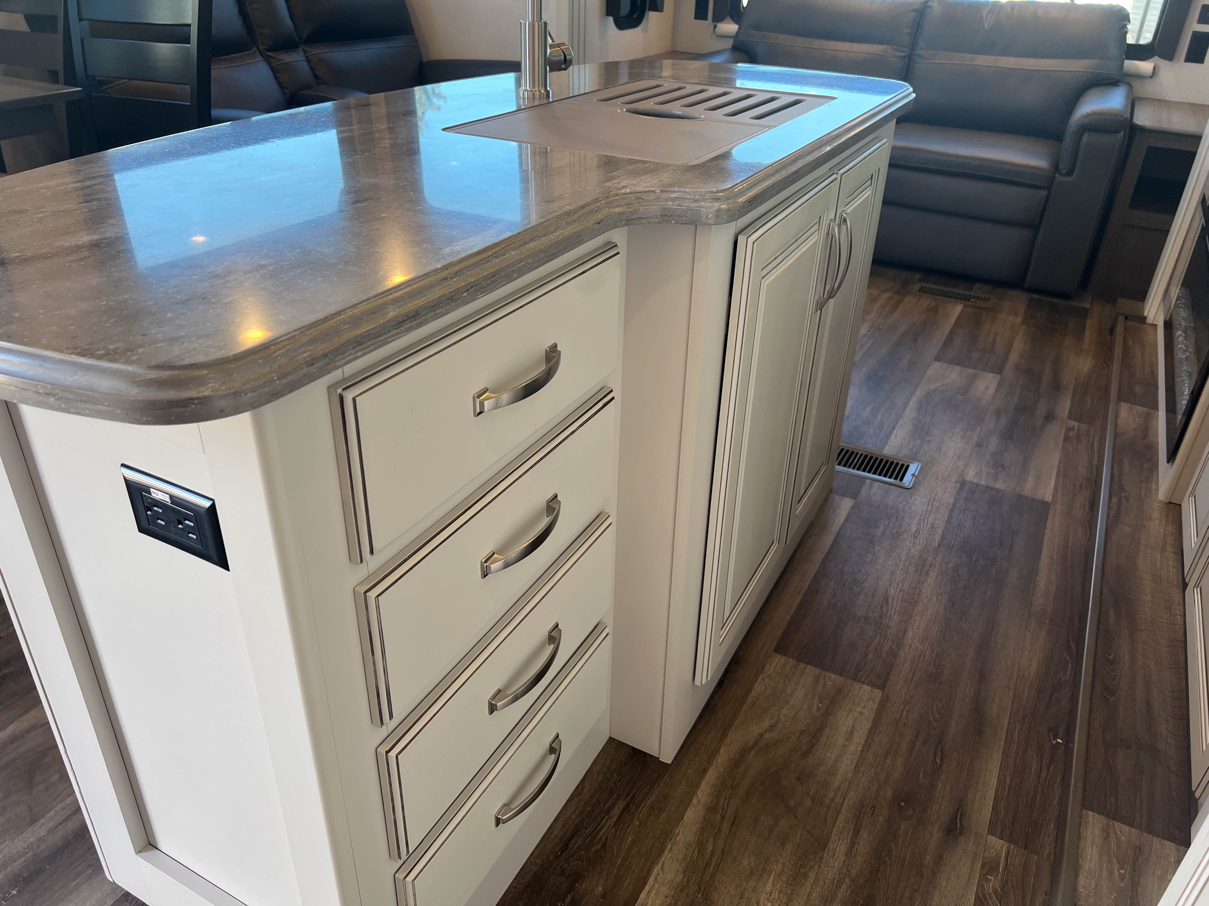 2022 Keystone Cougar East 290RLS - Image 17