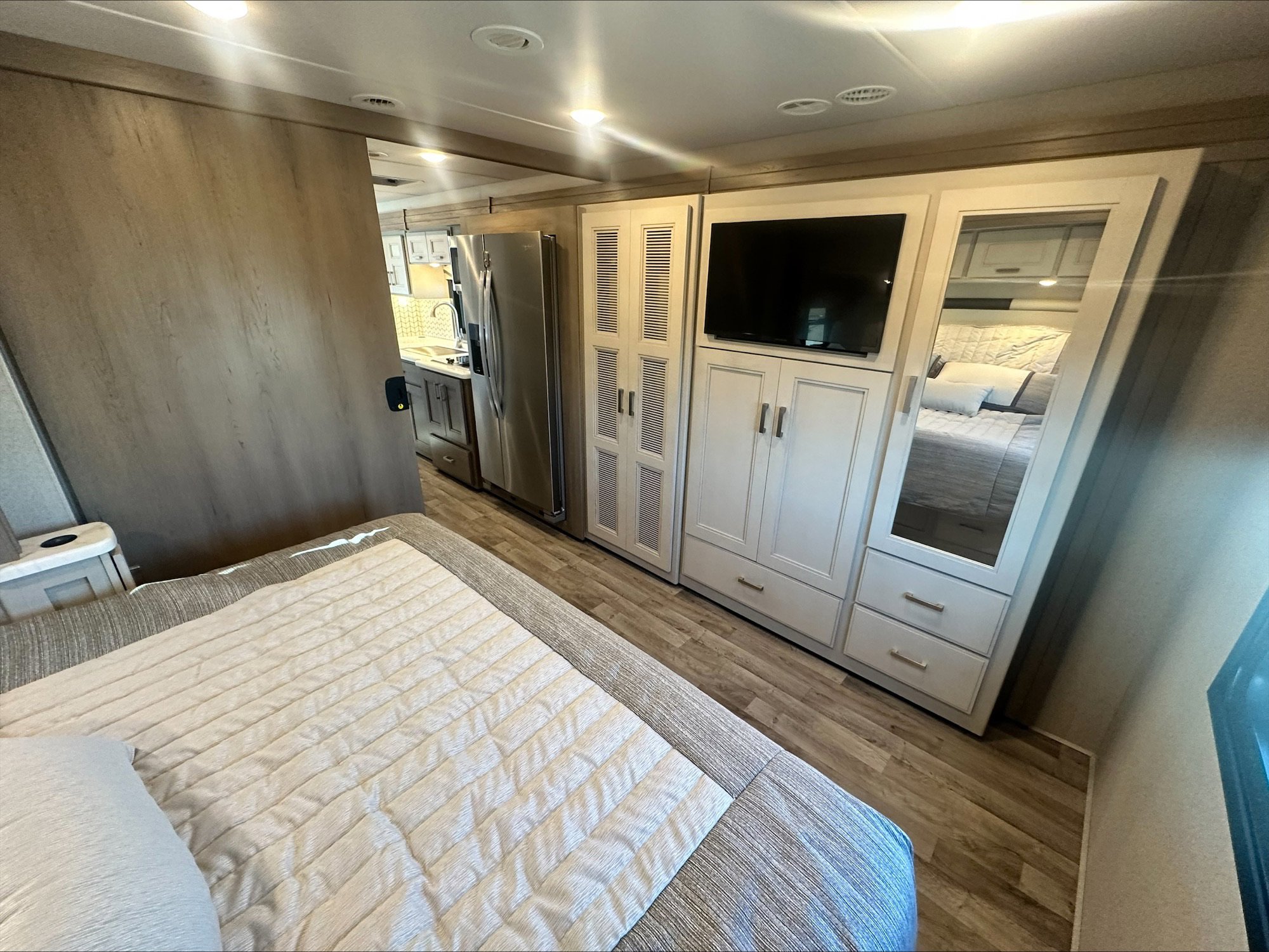 2026 THOR MOTOR COACH PASADENA 38FX - Image 19