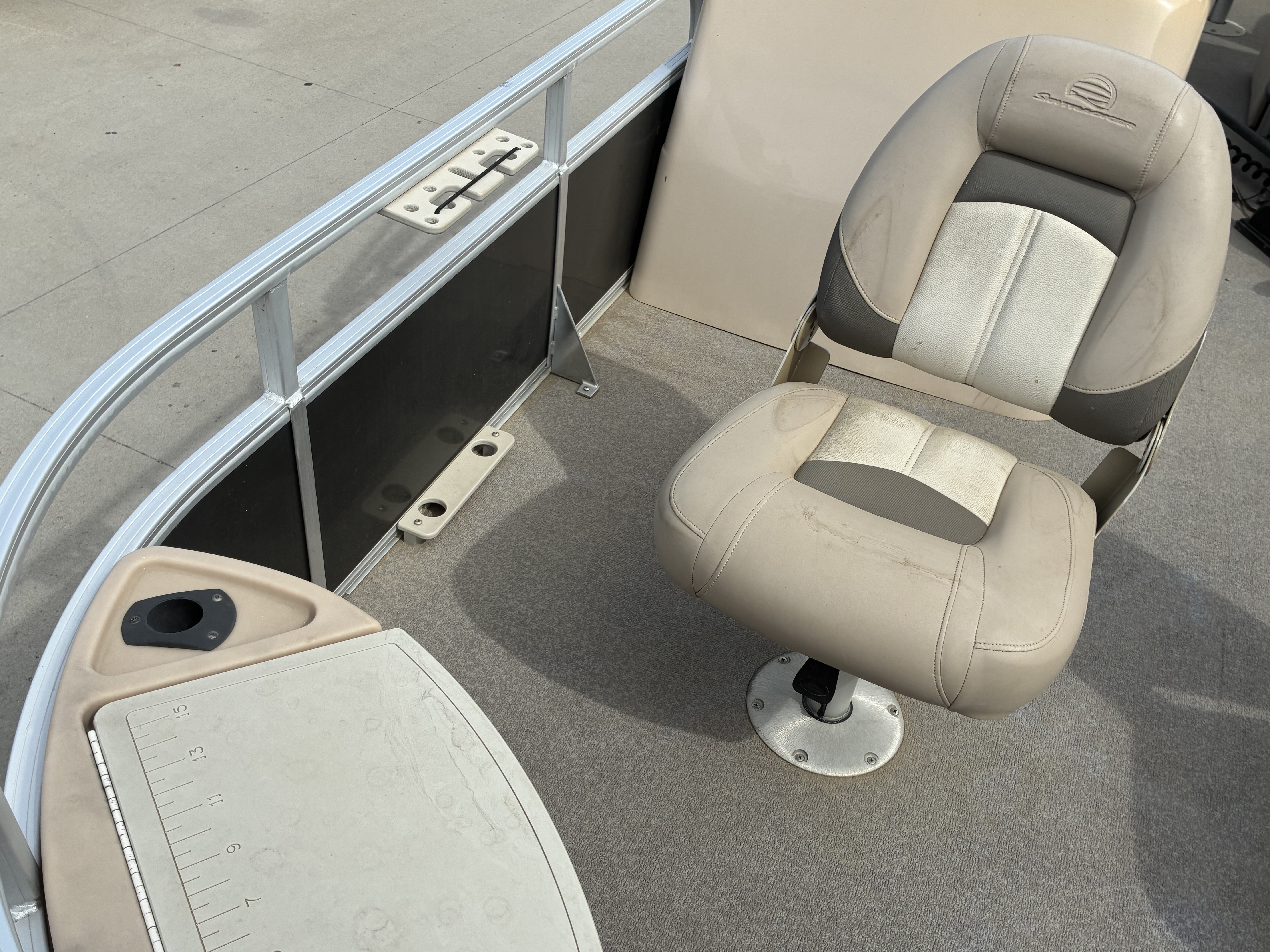 2016 Sun Tracker FISHIN BARGE 22 XPS - Image 10