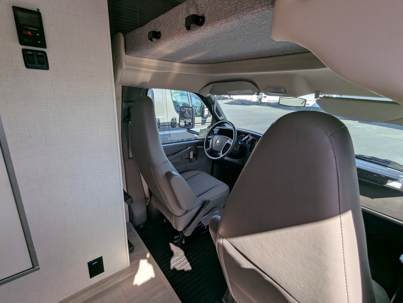 2027 Thor Motor Coach Four Winds 19Z - Image 9