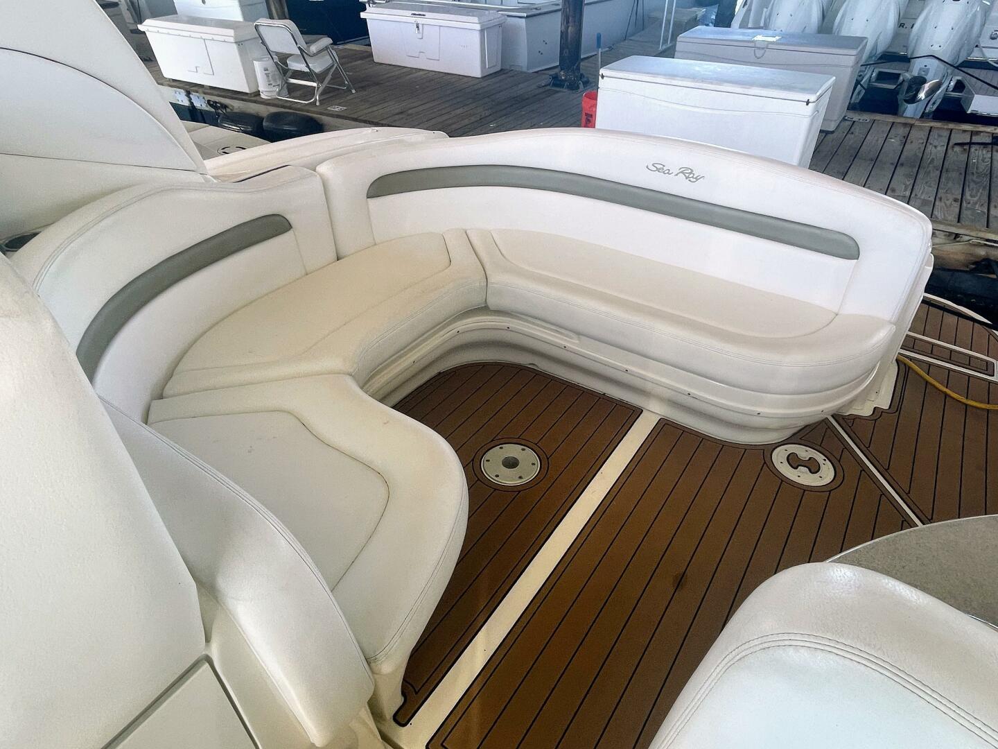 2006 Sea Ray 320 Sundancer - Image 11