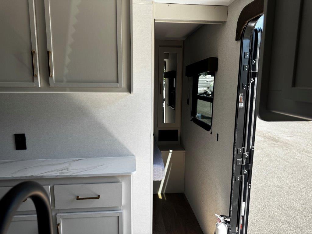 2027 Grand Design Transcend XPLOR 27DBX - Image 8