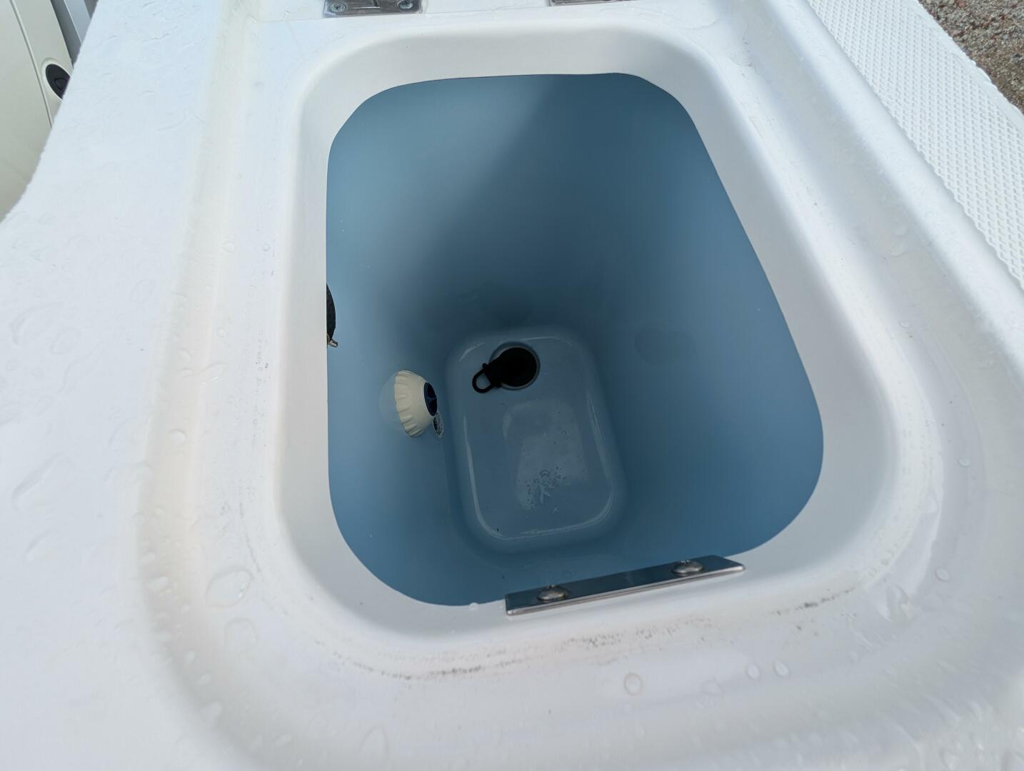 2023 Boston Whaler 240 Vantage - Image 89