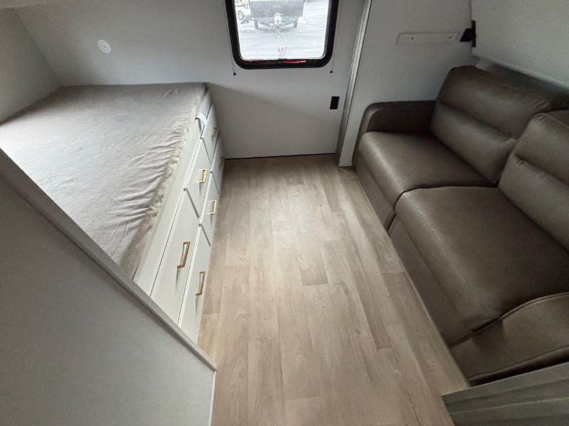 2026 Grand Design Transcend 325BHT - Image 14