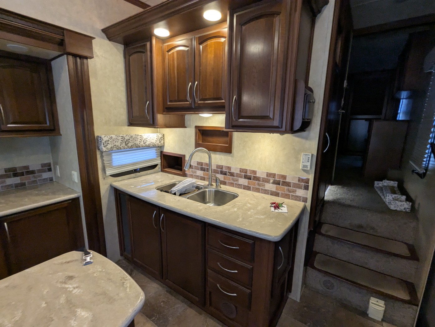 2013 Palomino Columbus 320RS - Image 17