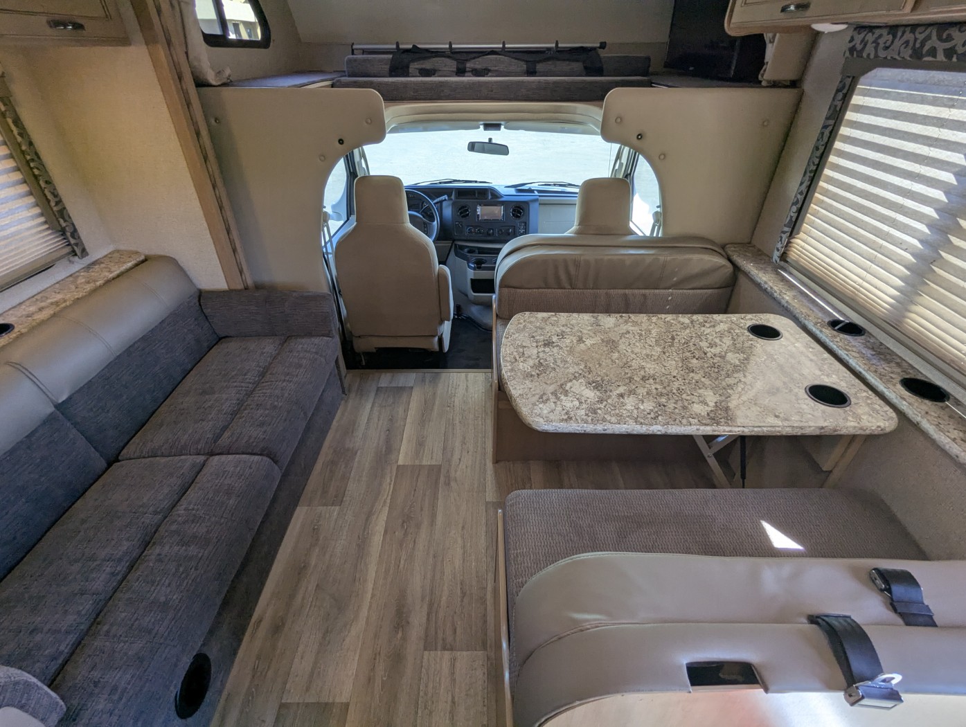 2018 Thor Motor Coach Four Winds 30D - Image 18