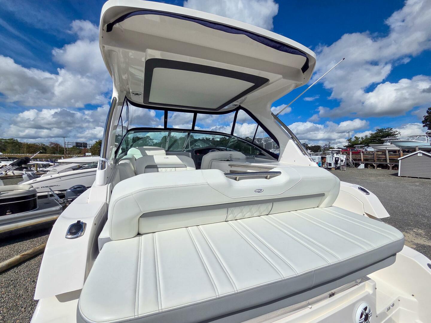 2026 Regal 33 XO Base - Image 14