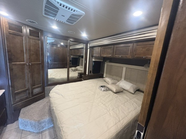 2020 TIFFIN ALLEGRO RED 33 AL - Image 8