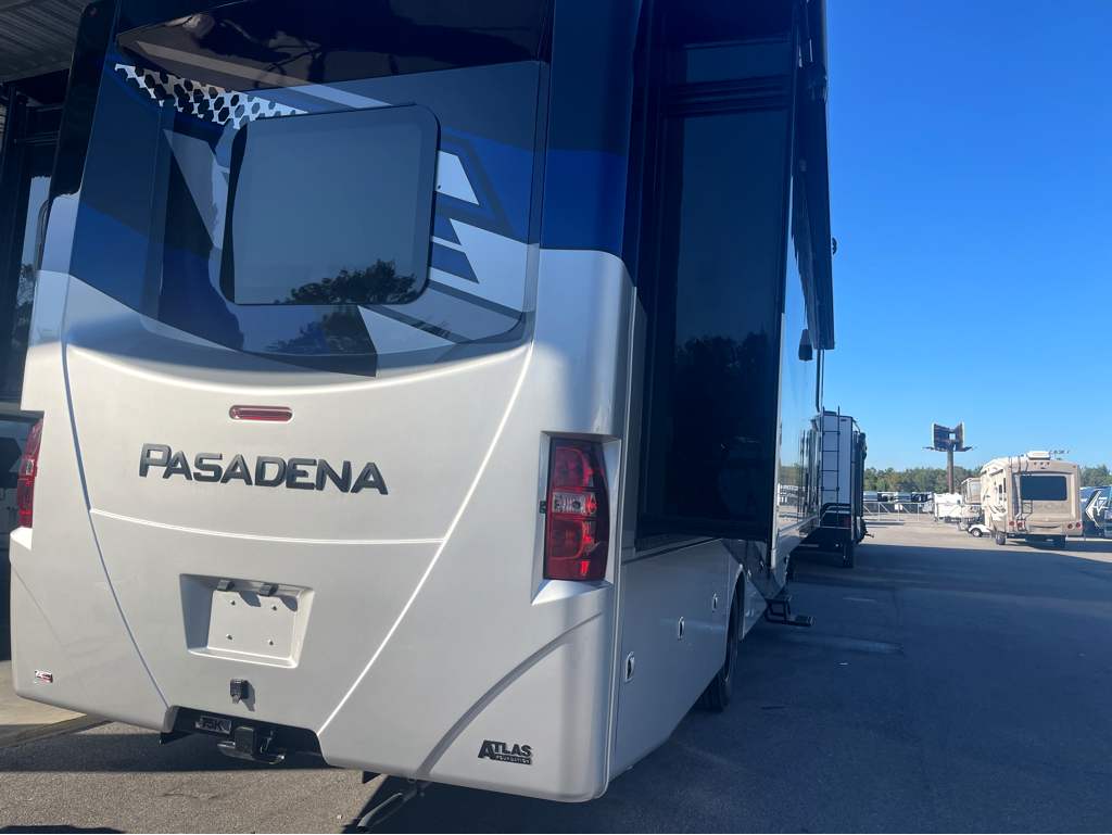 2026 THOR MOTOR COACH PASADENA 38FX - Image 4