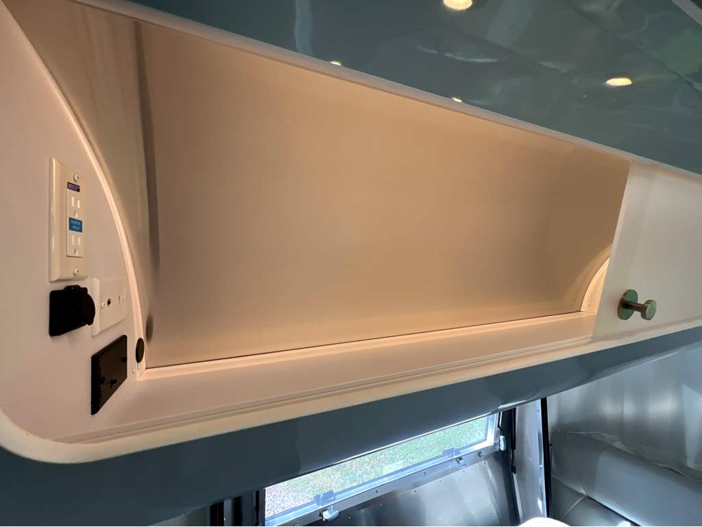 2027 AIRSTREAM INTERNATIONAL 27FBQ - Image 9