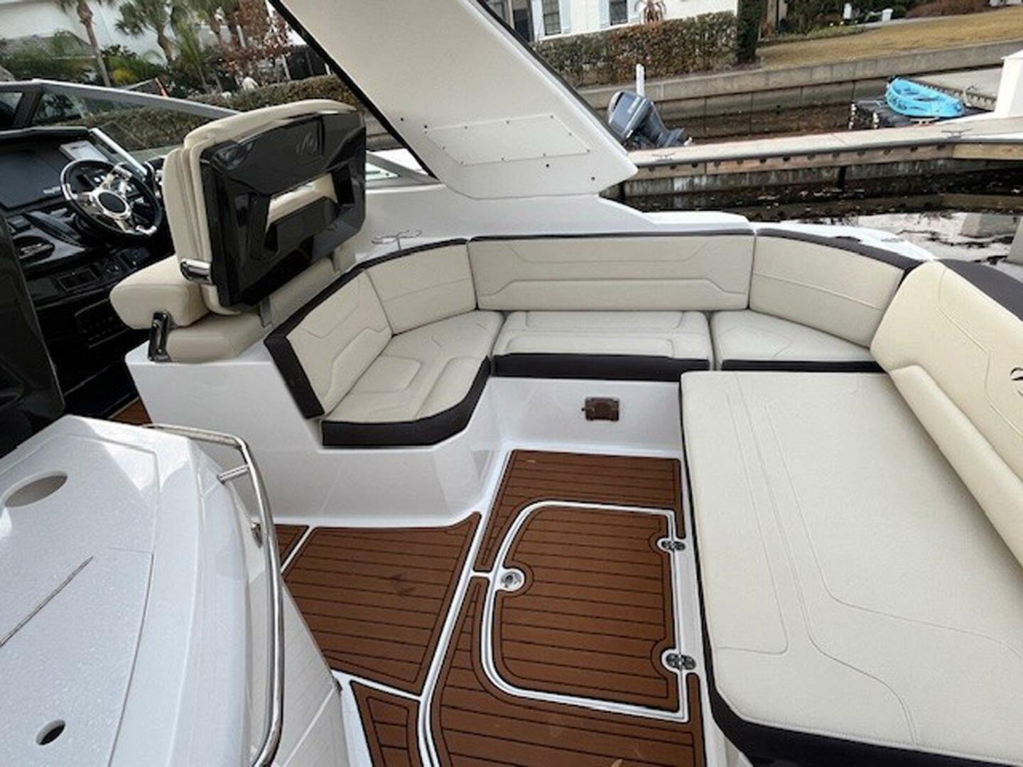2018 Monterey 335 Sport Yacht - Image 20