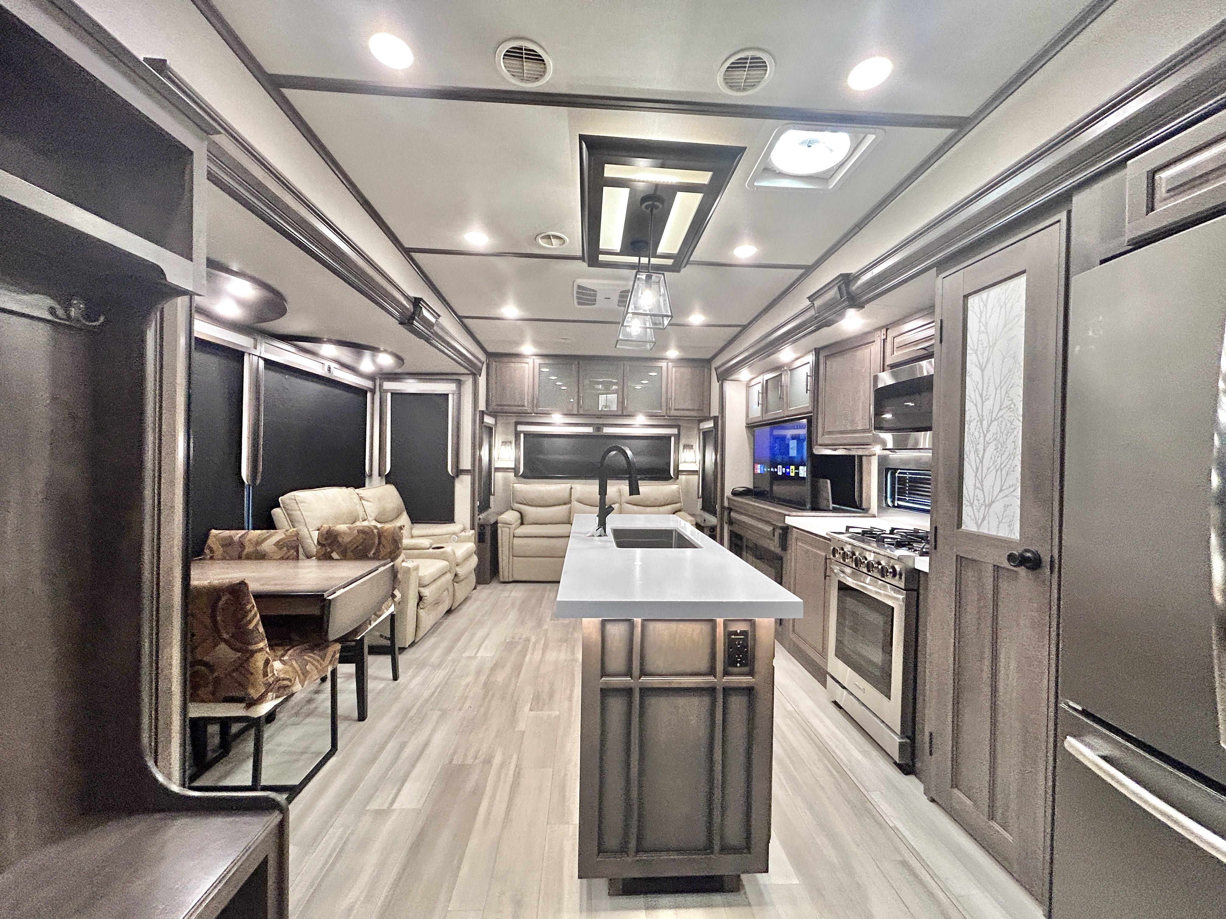 2021 Grand Design 373FB SOLITUDE - Image 10