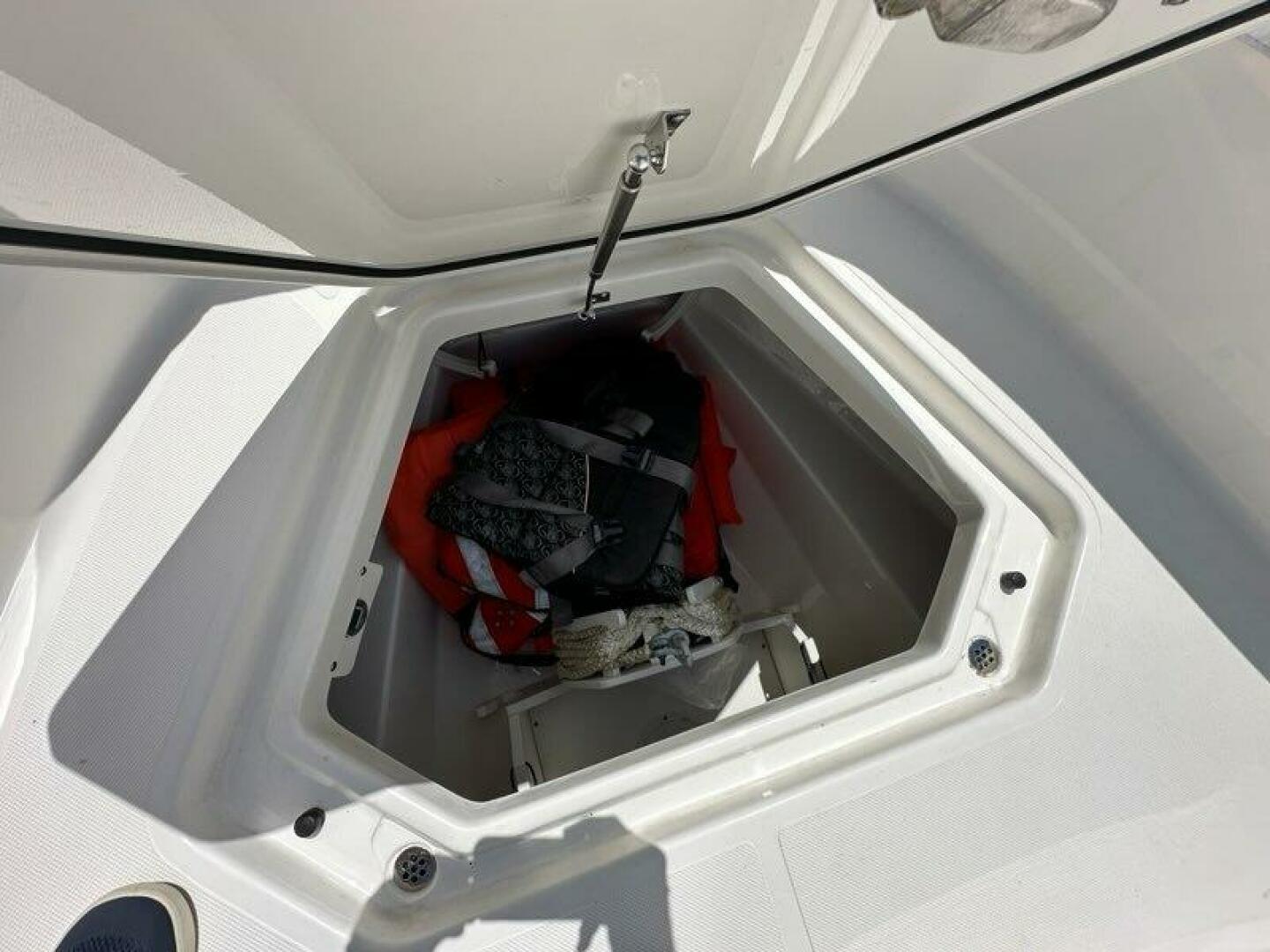 2021 PURSUIT S 428 Sport Base - Image 20