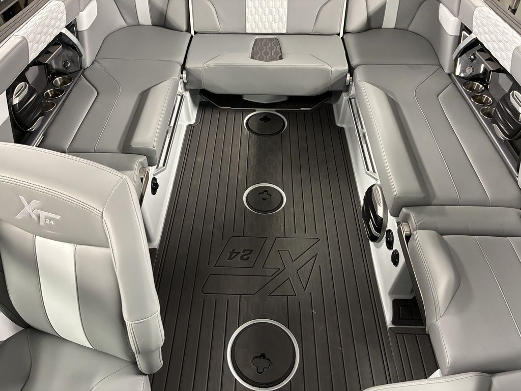 2026 MasterCraft XT24 - Image 39