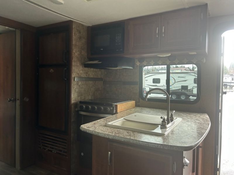 2017 Keystone Passport Ultra Lite Grand Touring 2450RLWE - Image 15