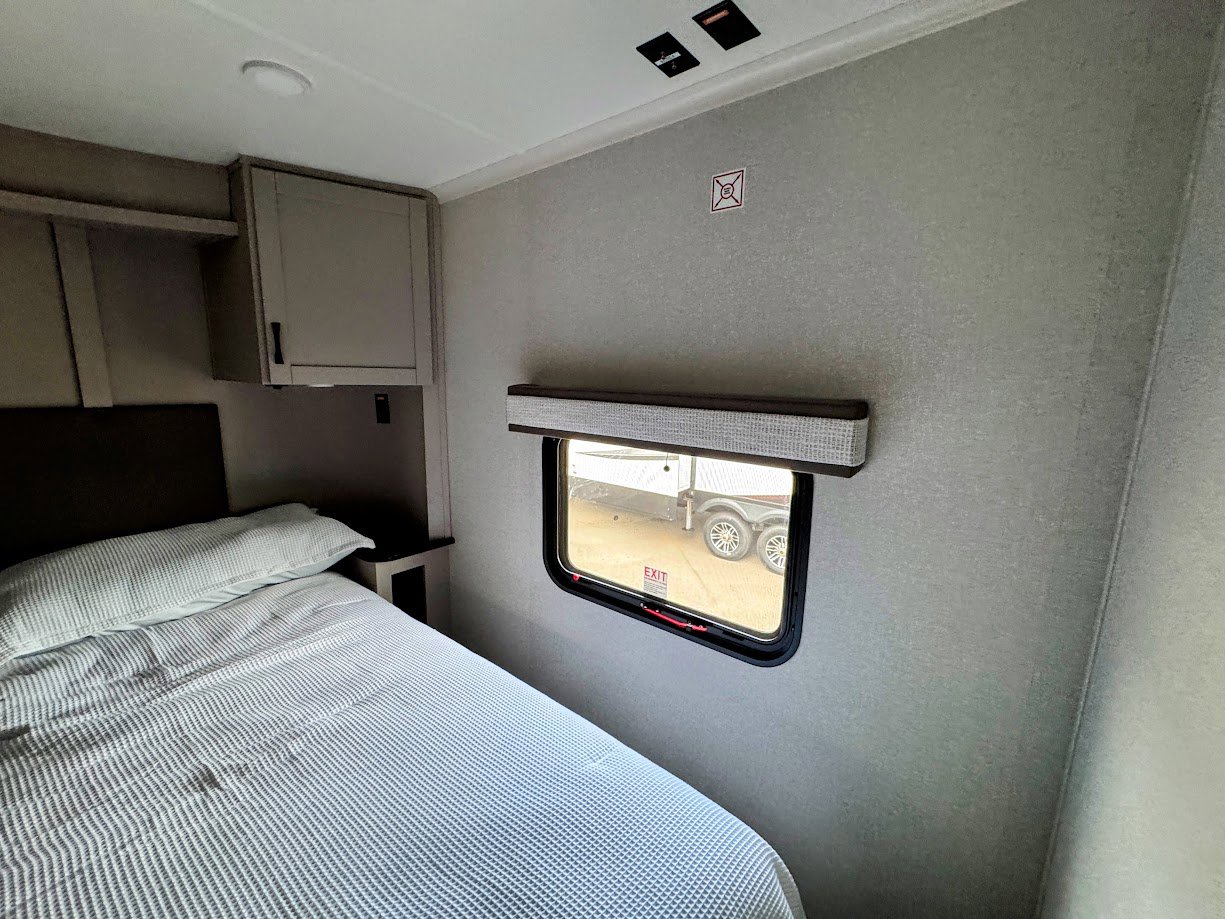 2026 JAYCO SEISMIC 413 - Image 40