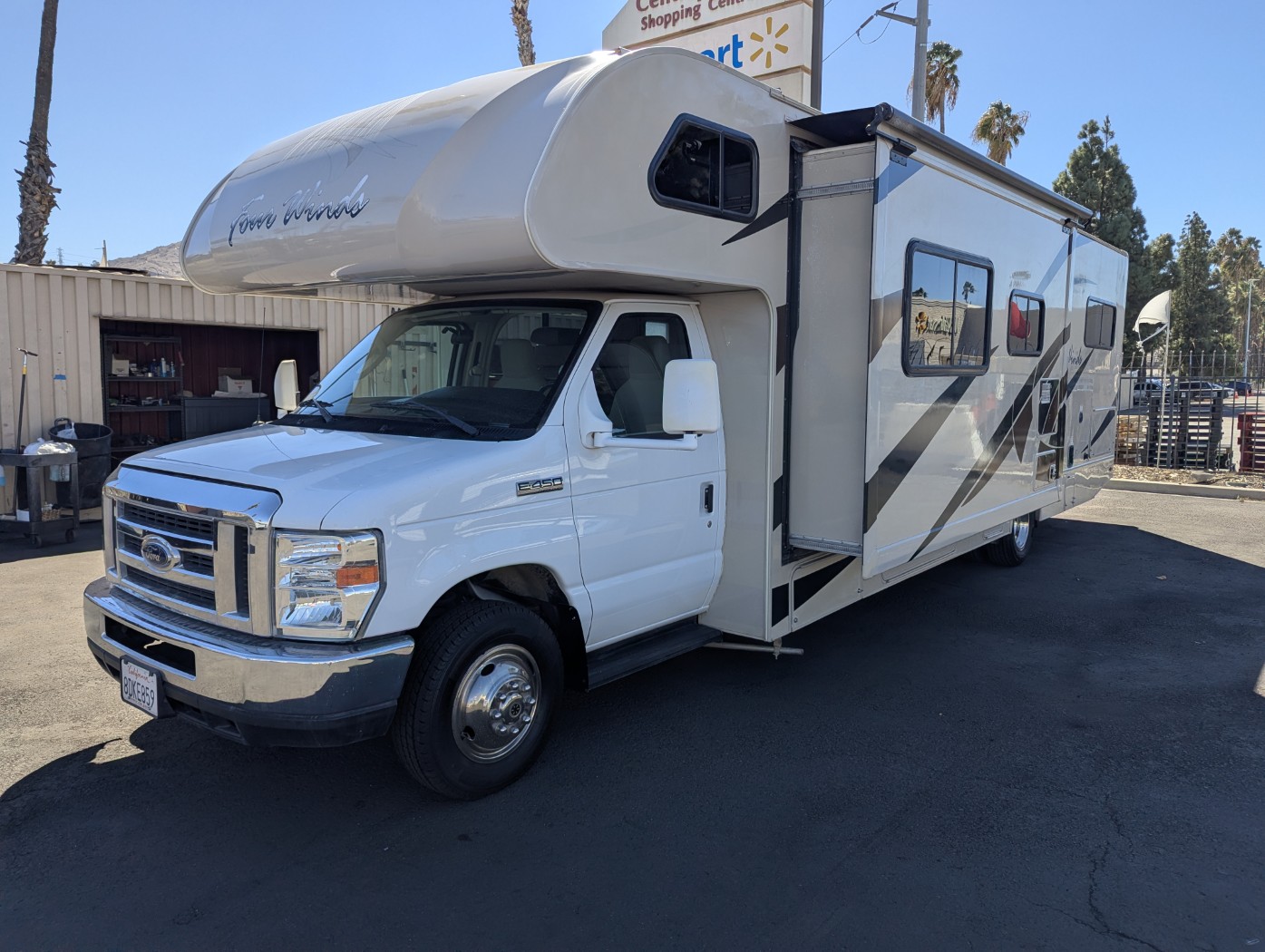 2018 Thor Motor Coach Four Winds 30D - Image 2