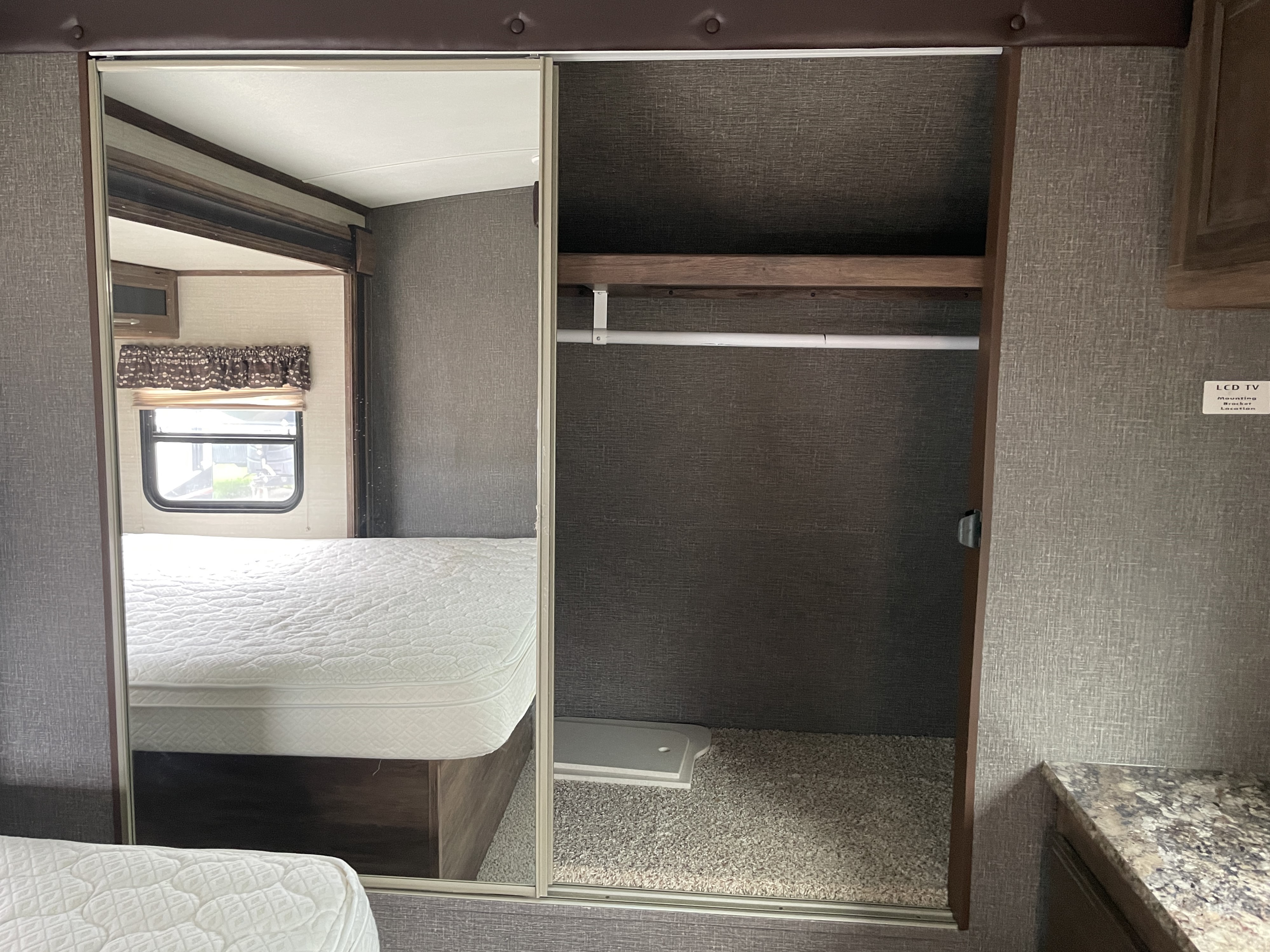 2016 Keystone RV Cougar Half-Ton 30RLI - Image 19