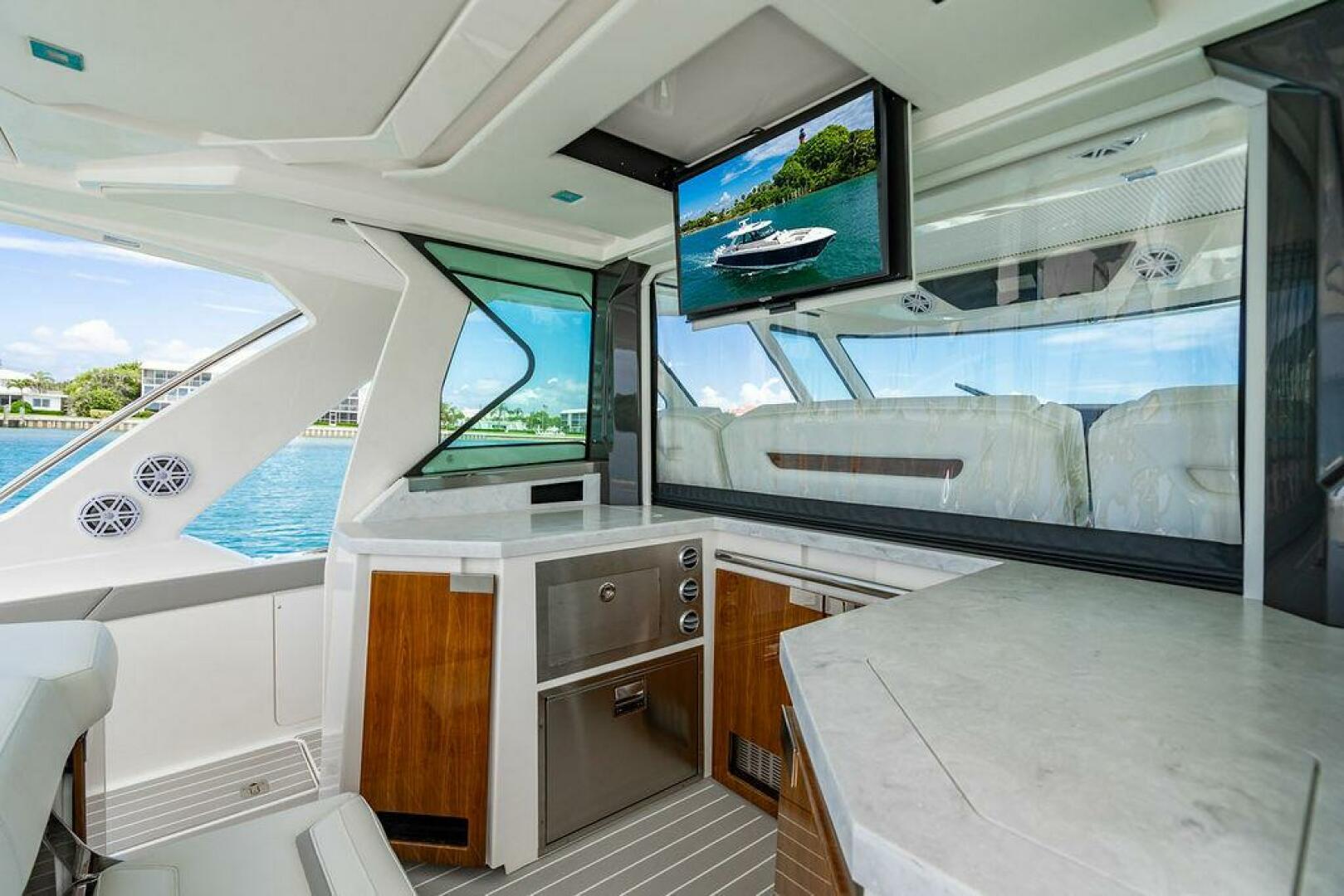 2025 Tiara Yachts 48 LS - Image 26