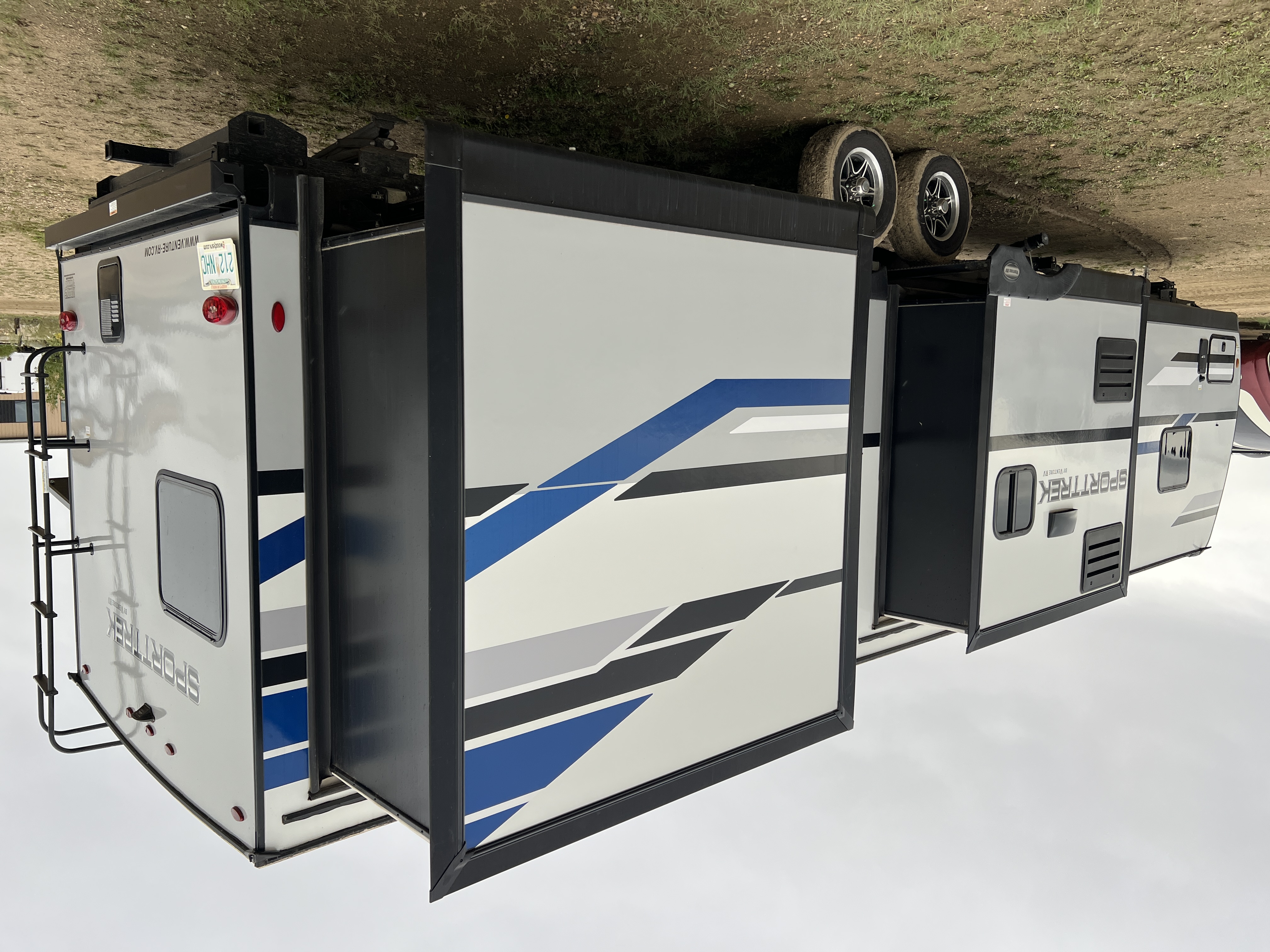 2022 VENTURE RV SPORTREK 327VIK - Image 5