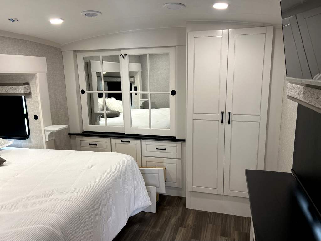 2025 JAYCO NORTH POINT 365RKTS - Image 22