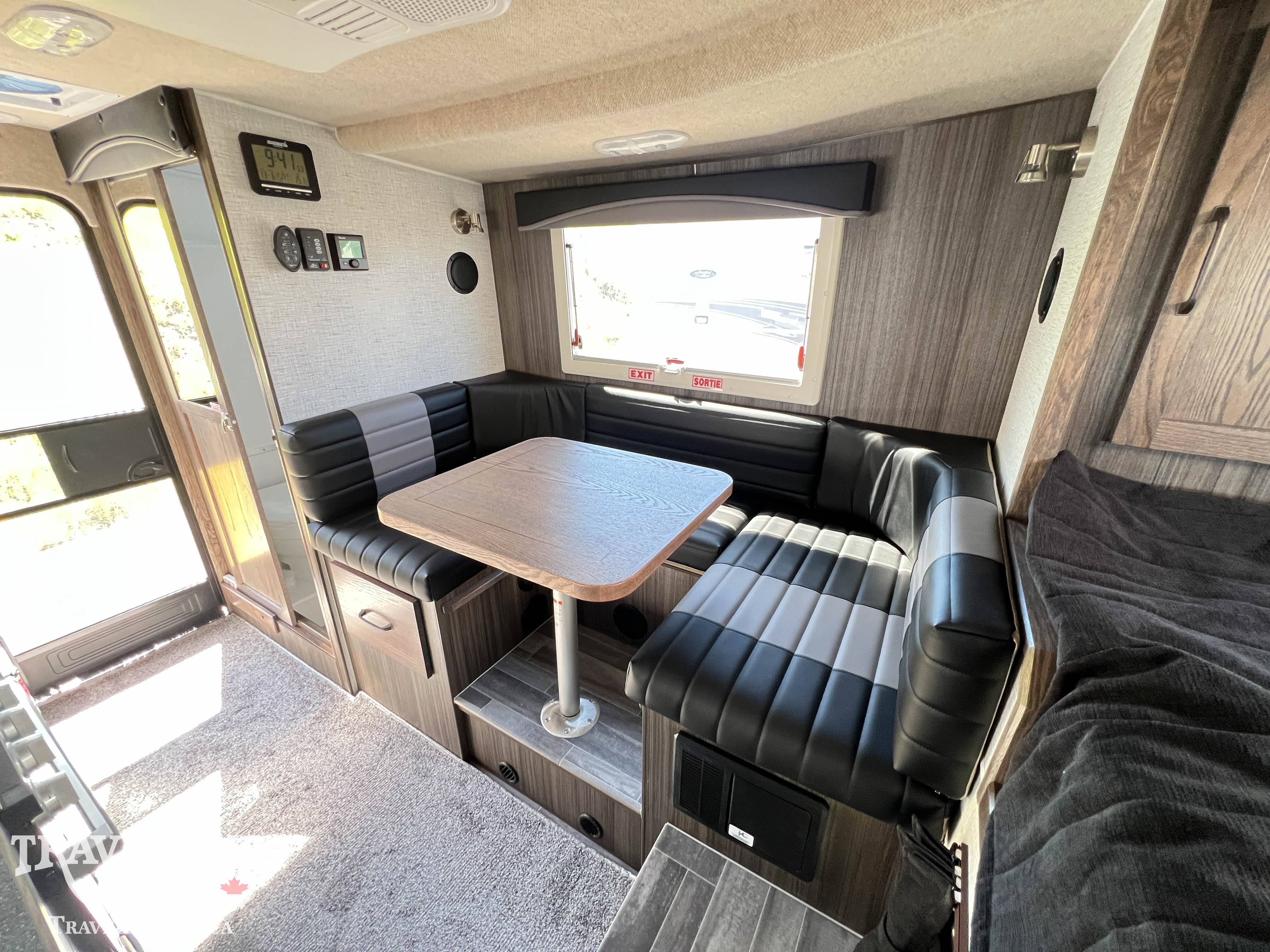 2027 NORTHERN LITE LIMITED EDITION 8-11EX LE WB - Image 21