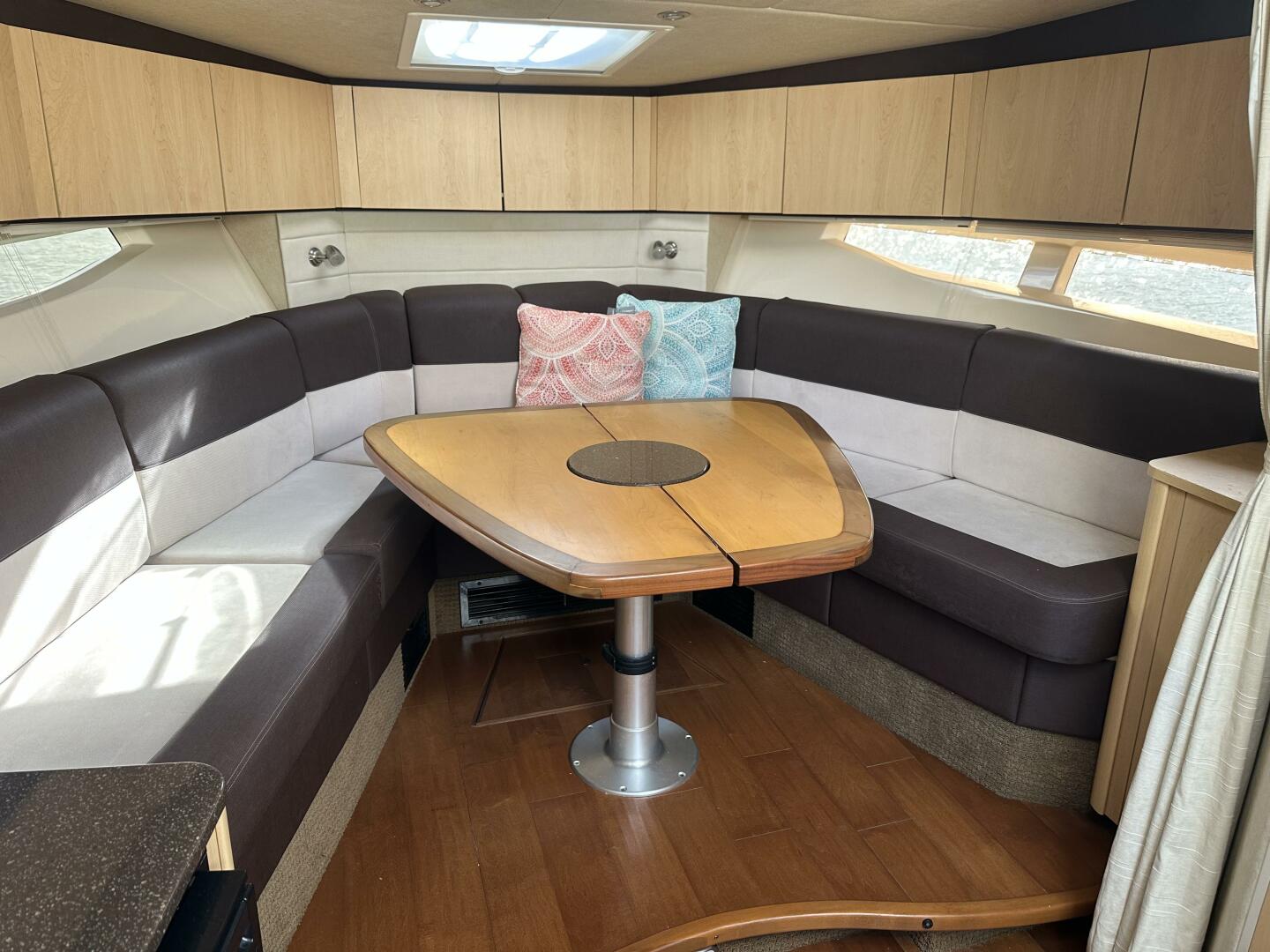2013 Sea Ray 370 Venture - Image 8