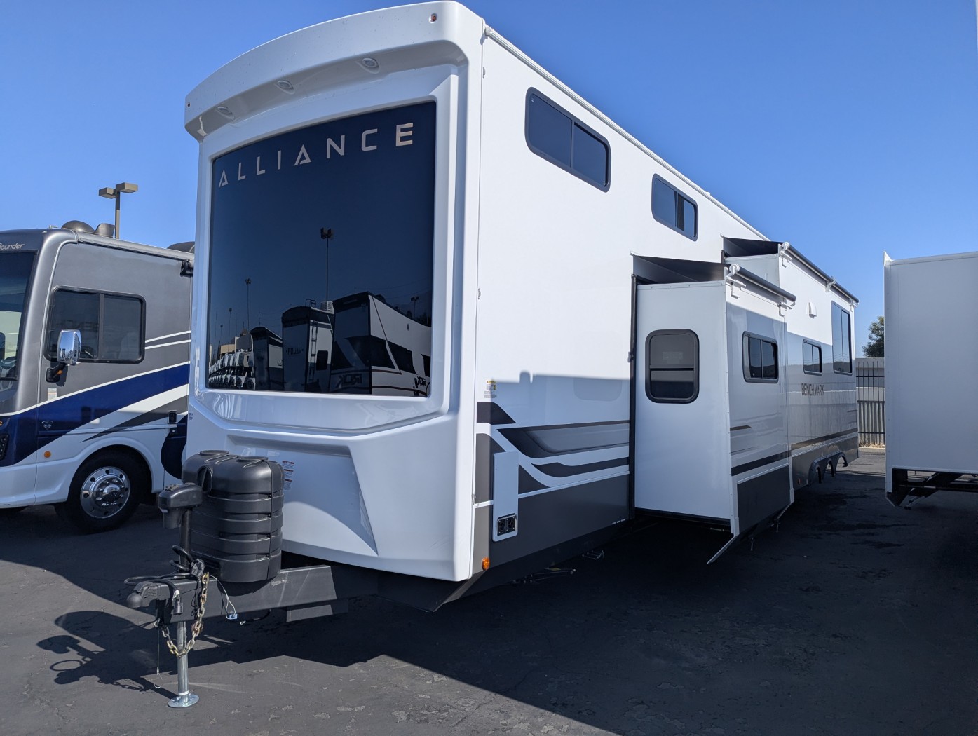 2026 Alliance RV Benchmark 44LFT - Image 3