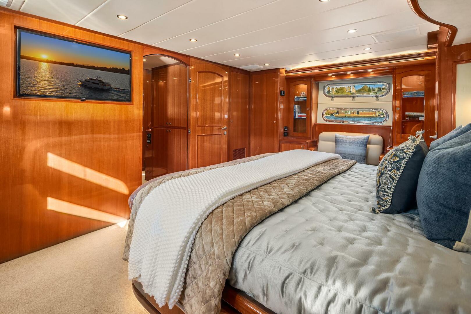 2014 Hampton 720 Skylounge LRC - Image 46