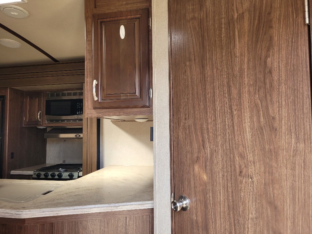 2016 Dutchmen Denali 287 RE - Image 4