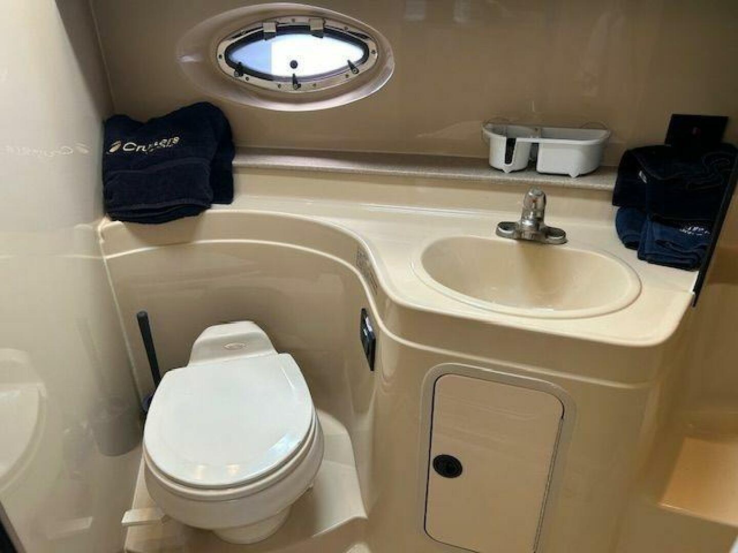 2004 Cruisers Yachts 340 Express - Image 38