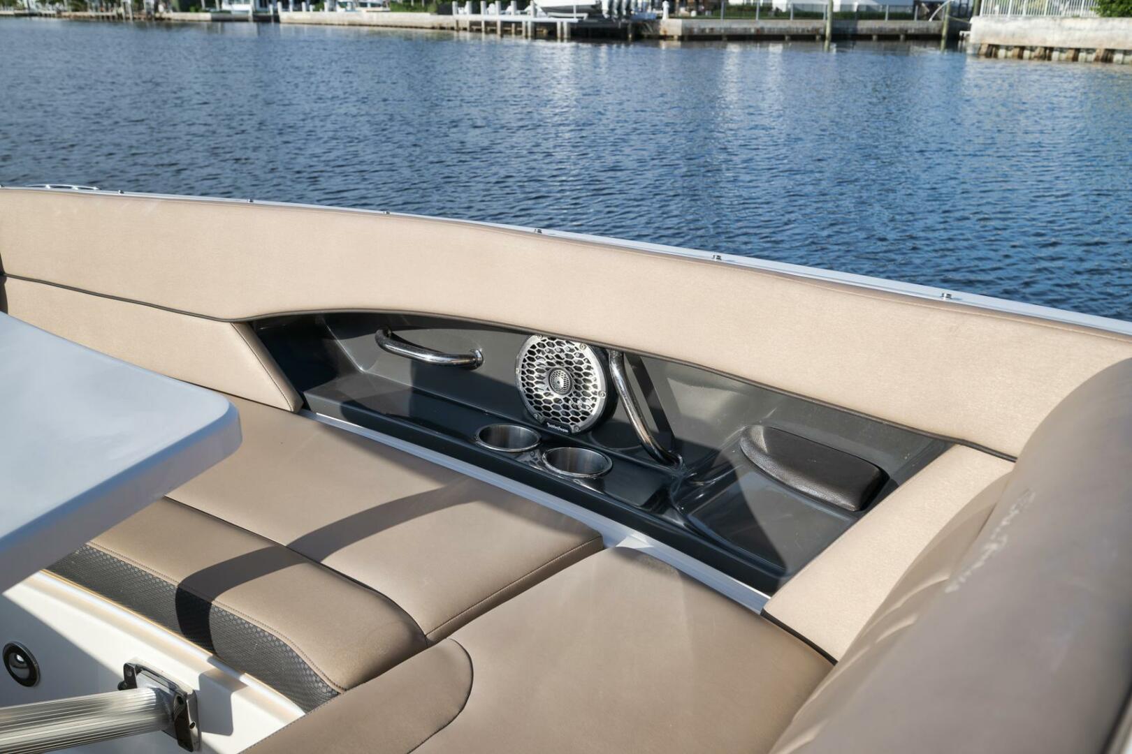 2016 Sea Ray 350 SLX - Image 7