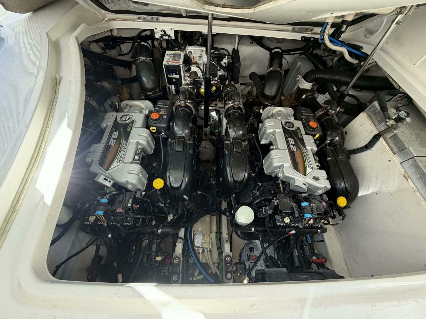 2016 Sea Ray 350 Sundancer - Image 54