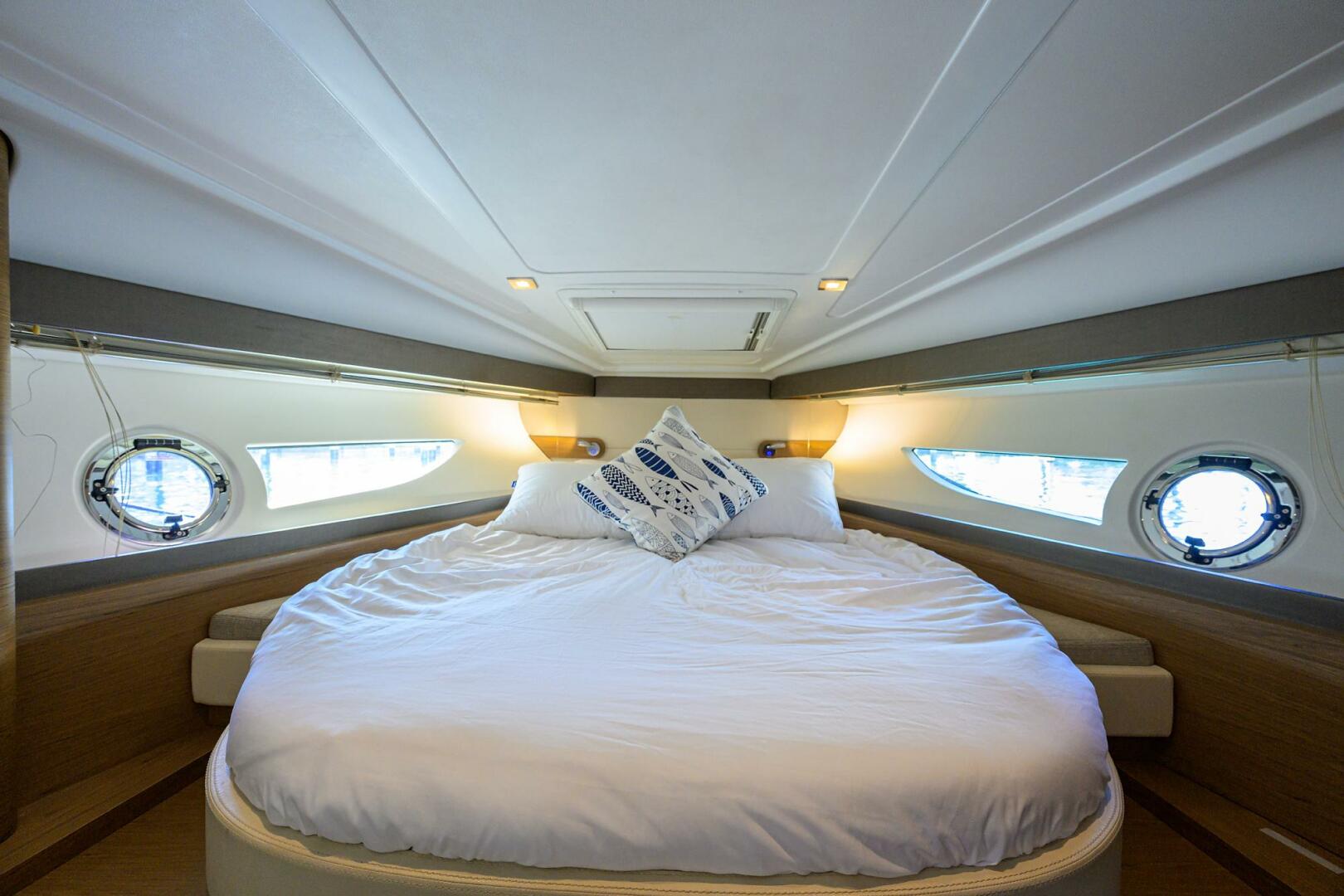 2003 Jupiter 31 Cuddy - Image 43
